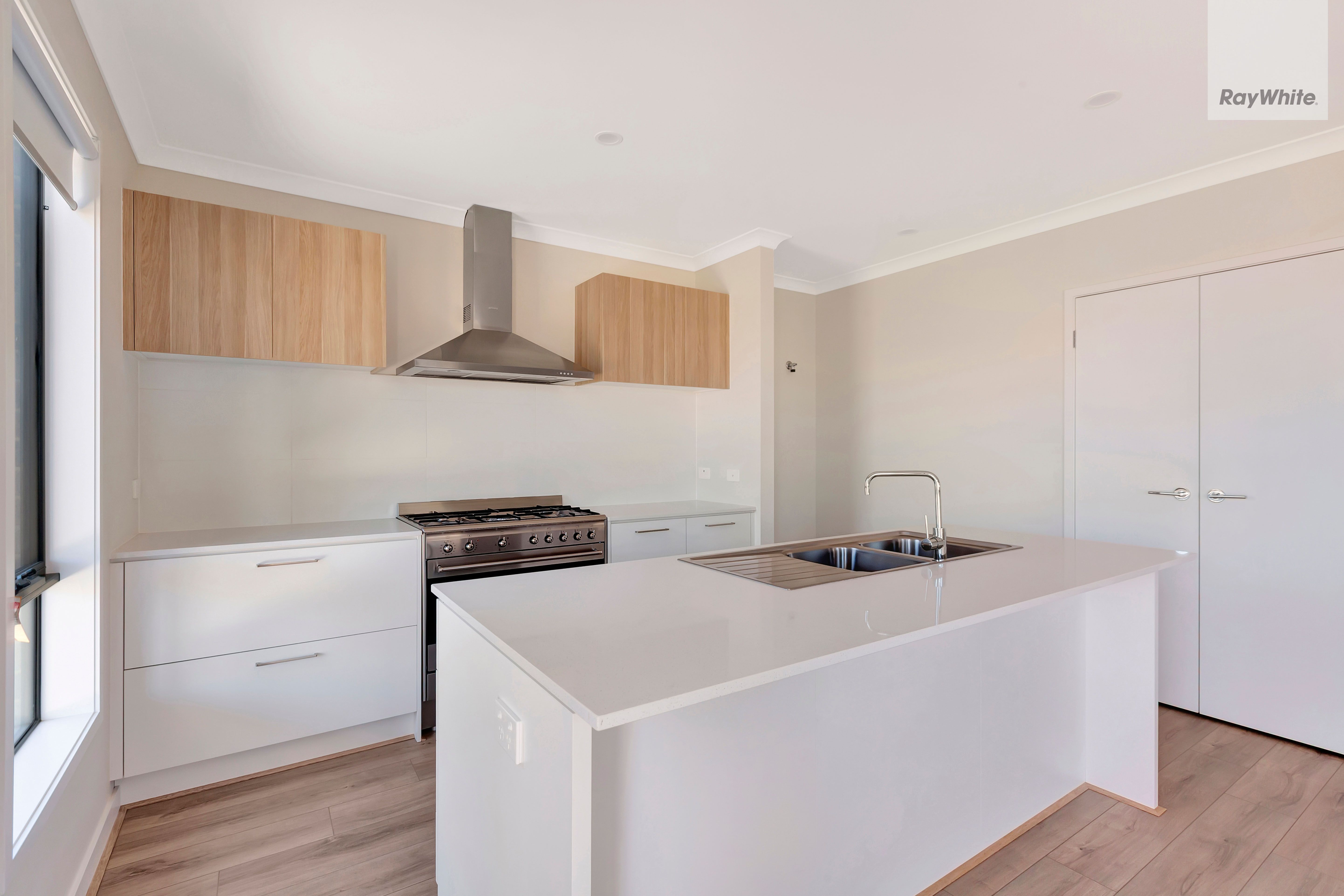 33 Potala Avenue — photo 5 of 12