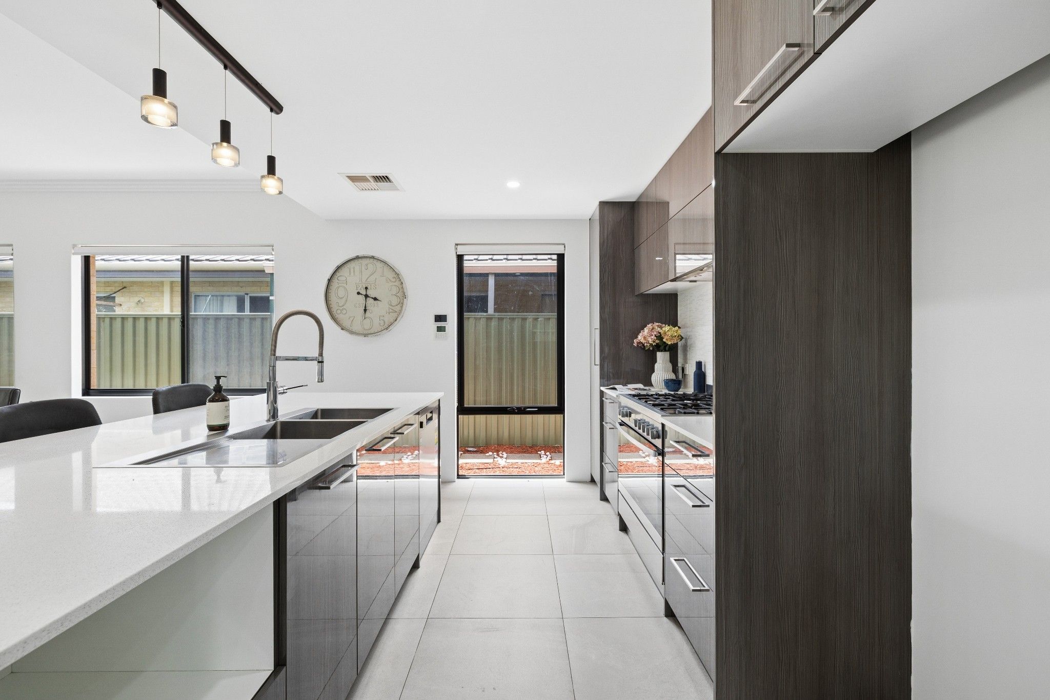 24 Leonharte Street — photo 10 of 30