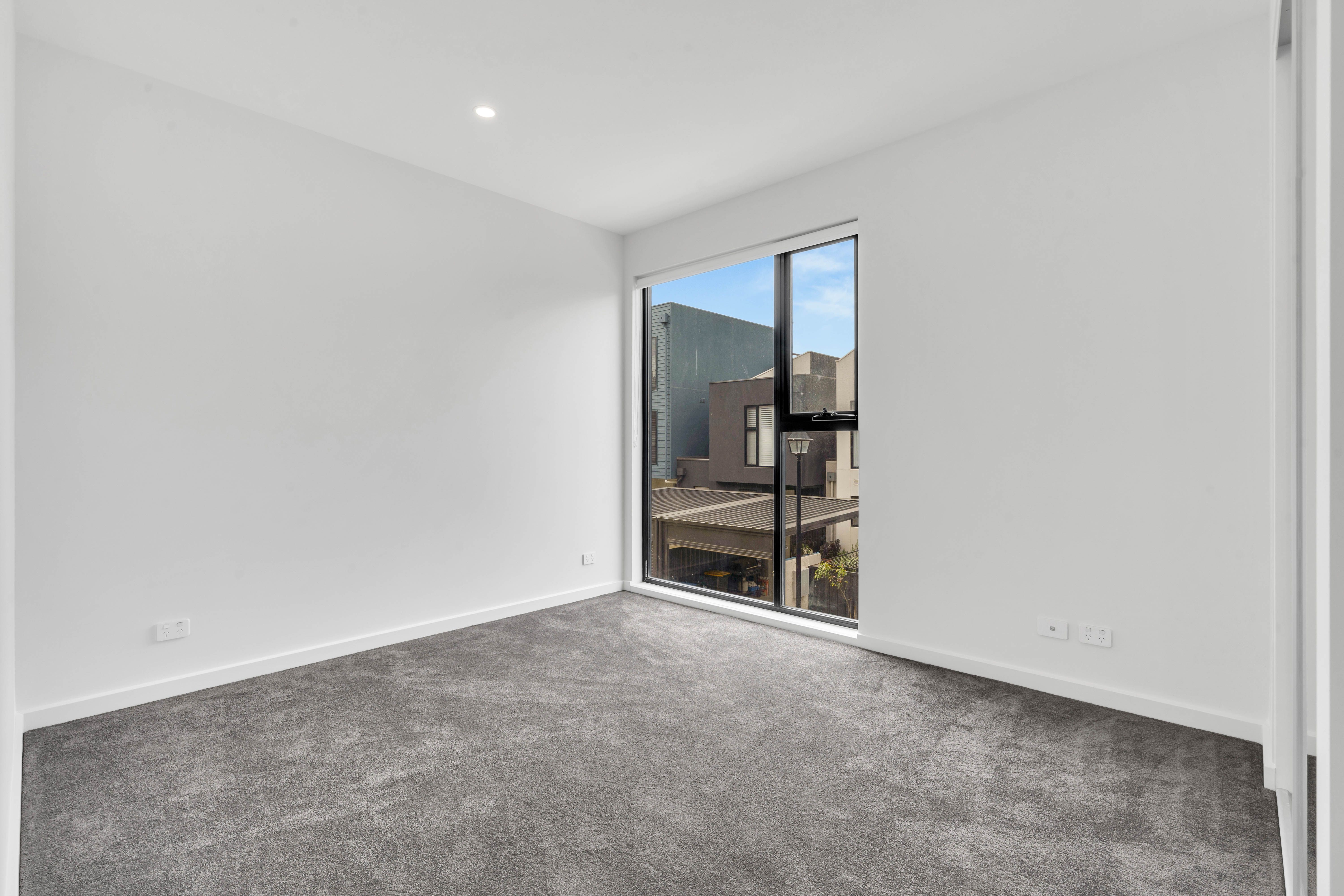 18 London Road — photo 11 of 16