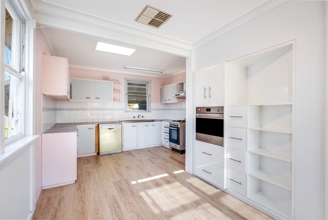 1046 Koonwarra Street — photo from Ray White Albury Central