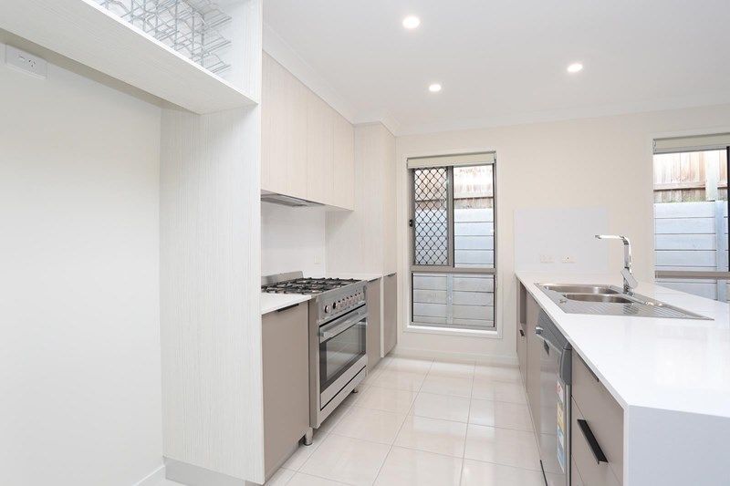 17 Daybreak Street, SPRING MOUNTAIN, QLD 4300