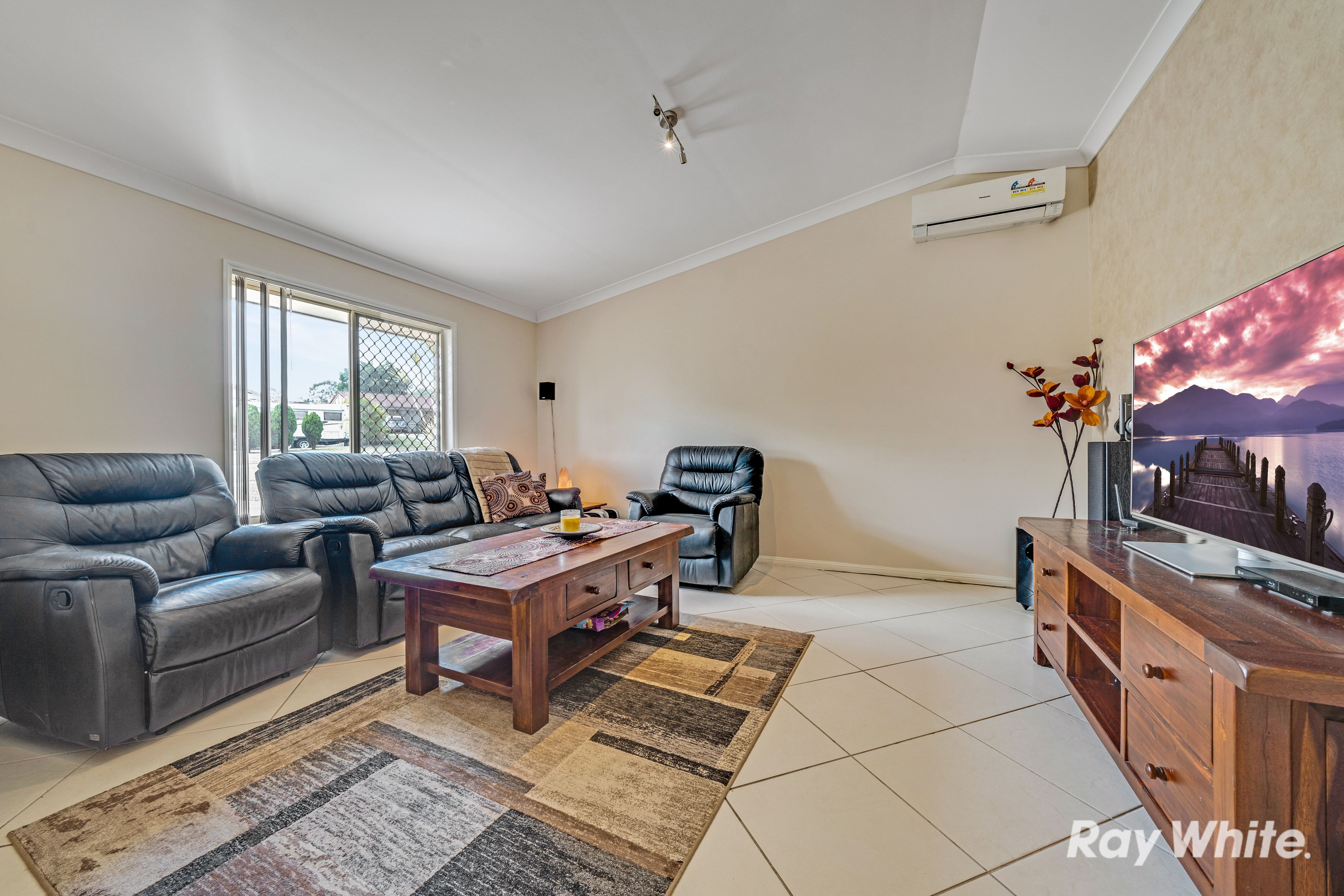 4 Solandra Circuit, Regents Park, QLD 4118