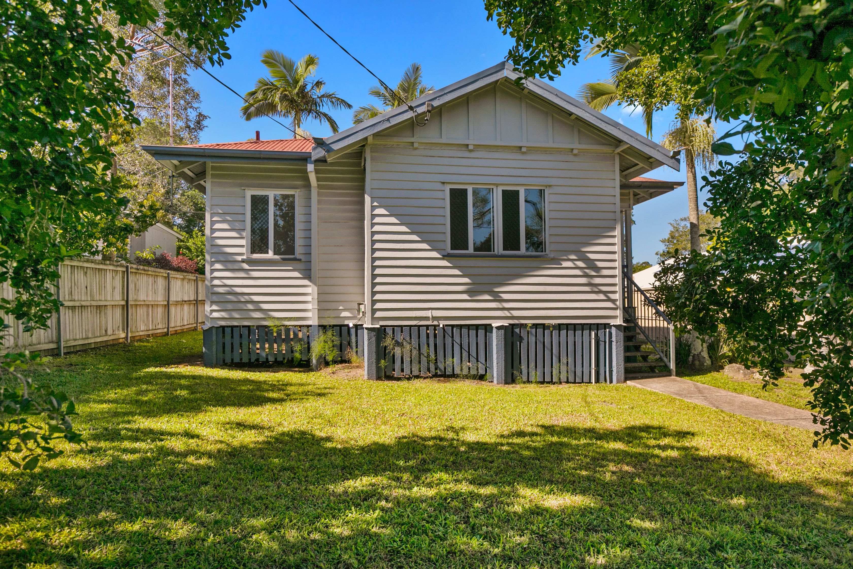 12 Macklin Street, Holland Park, QLD 4121