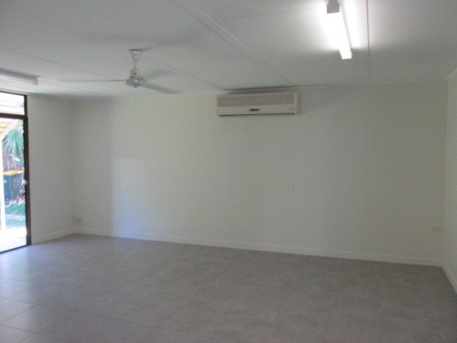 96-98 English Street, Manunda, QLD 4870