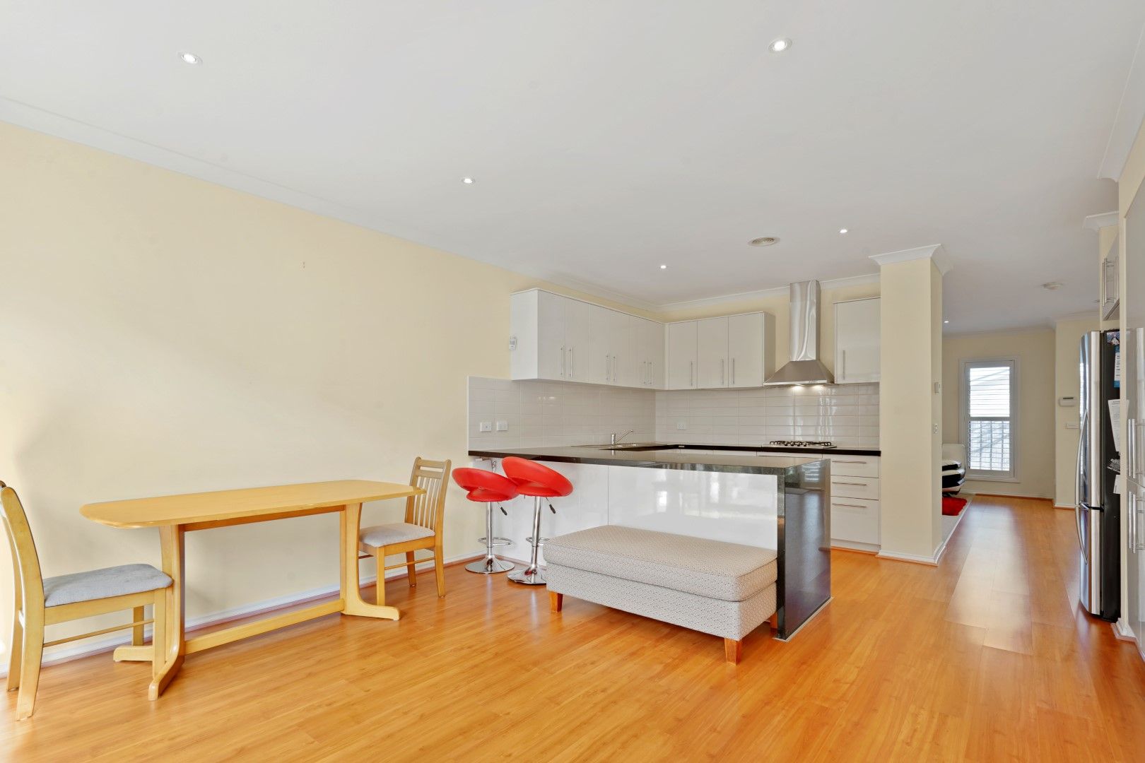 2/61 Commercial Road — photo 3 of 9