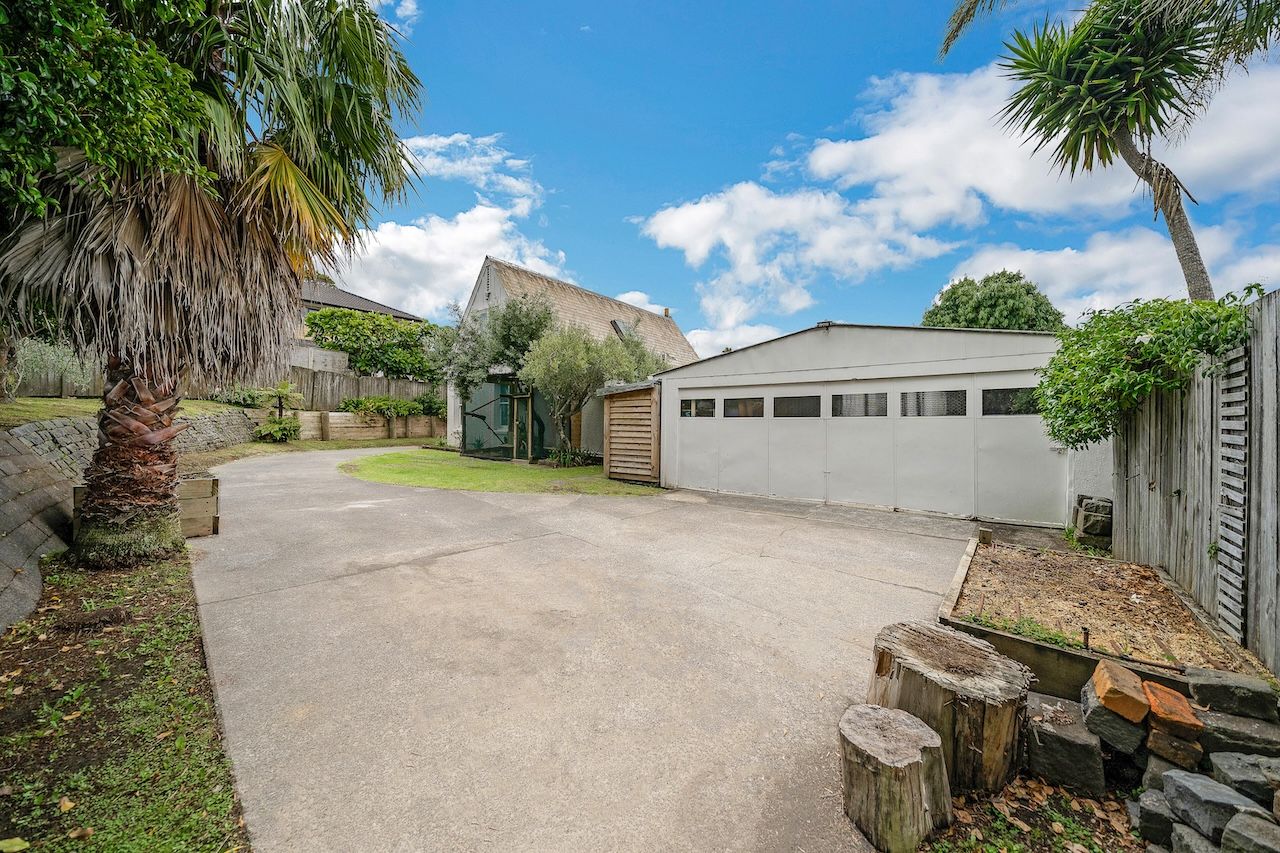 19 Paparoa Road, Cockle Bay, Manukau City