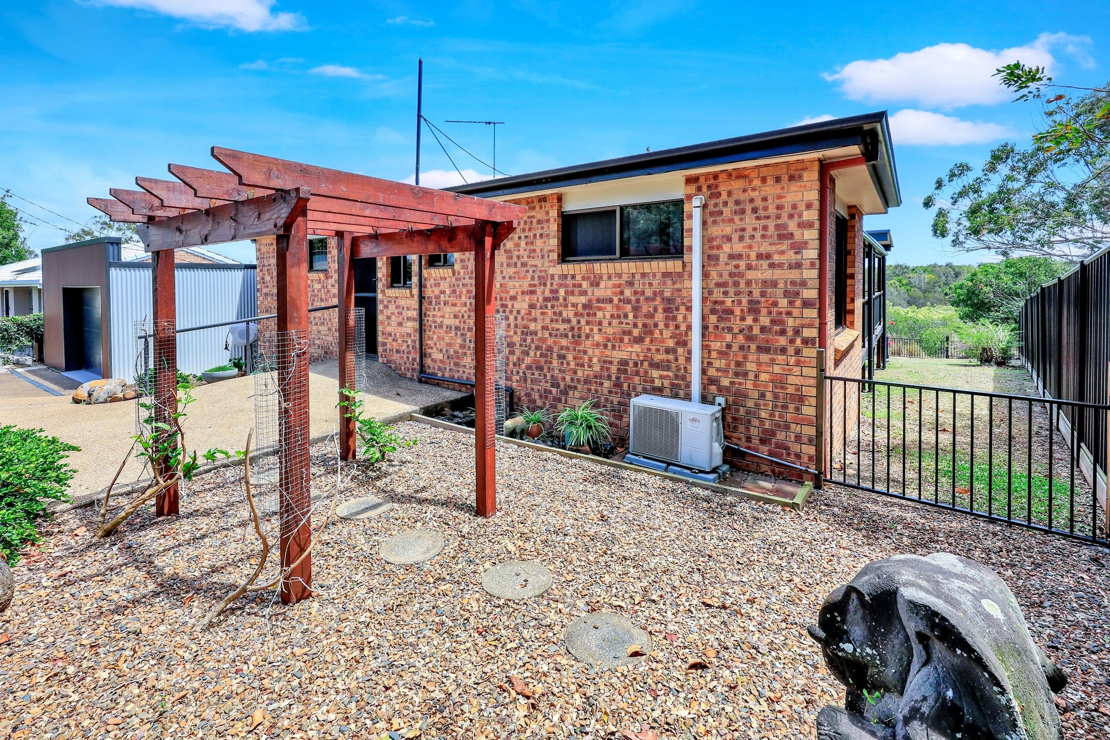 15 Pandanus Crescent — photo 8 of 30