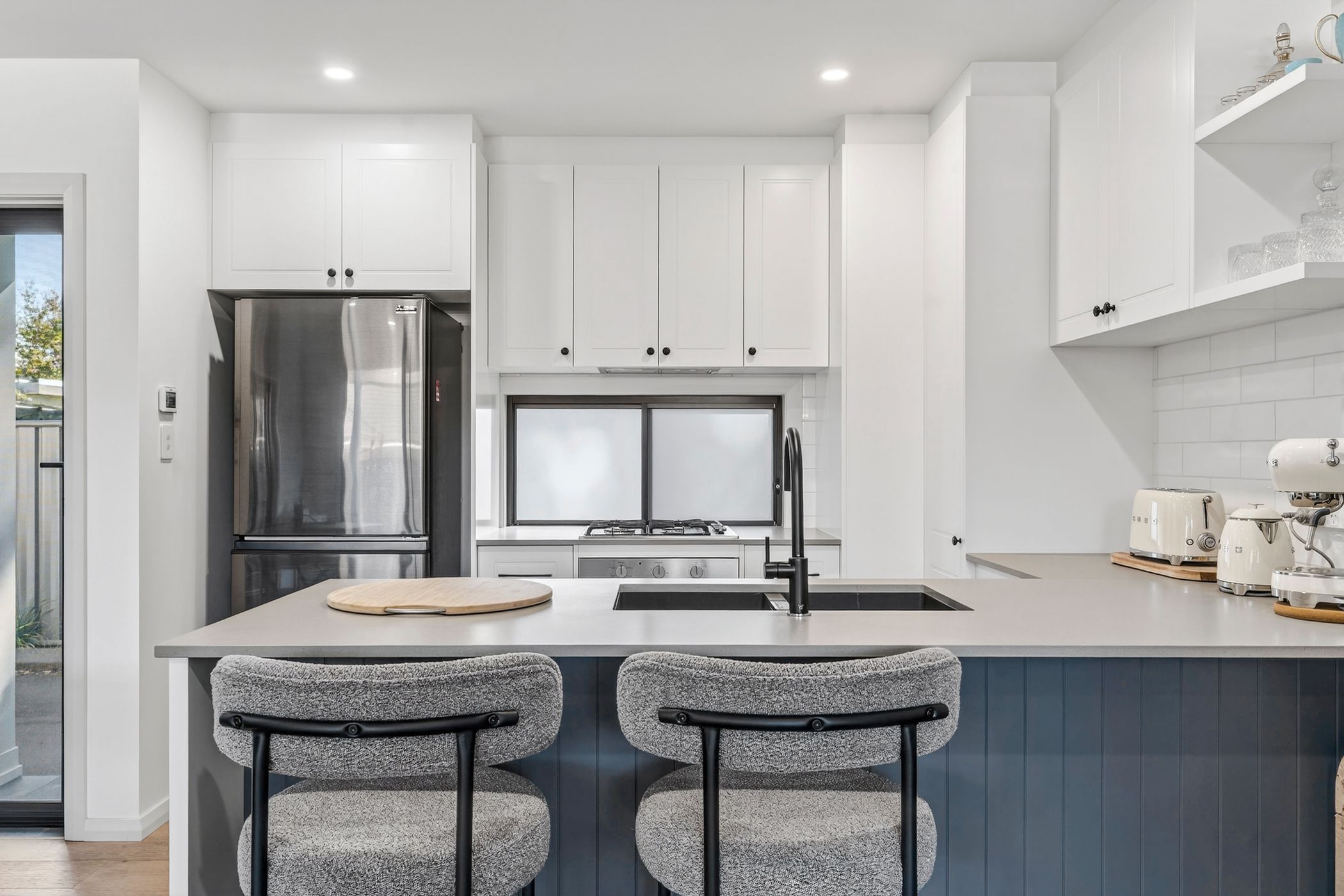 2/125 Bourke Road — photo 3 of 16