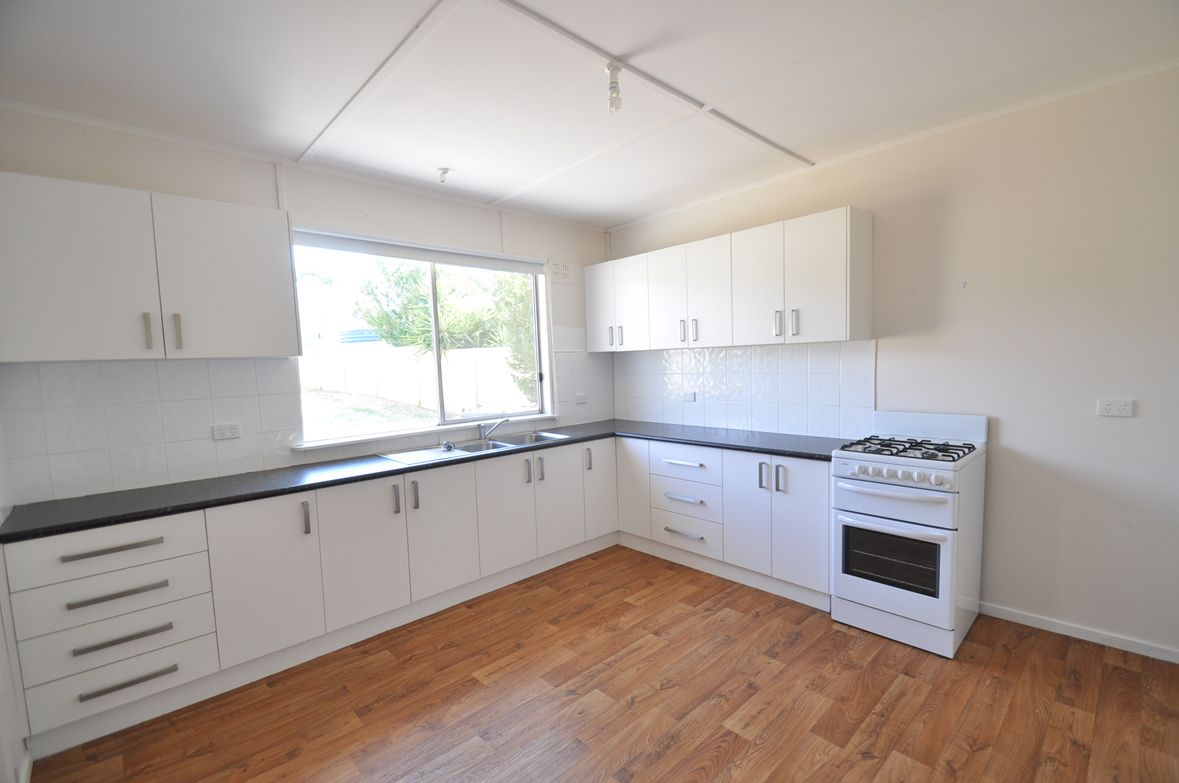 65 Regent Street, Junee, NSW 2663