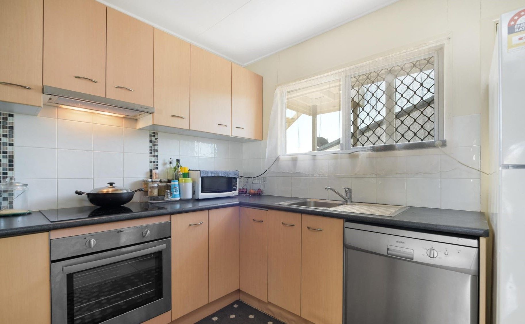 2/2 Walters Avenue, West Gladstone, QLD 4680