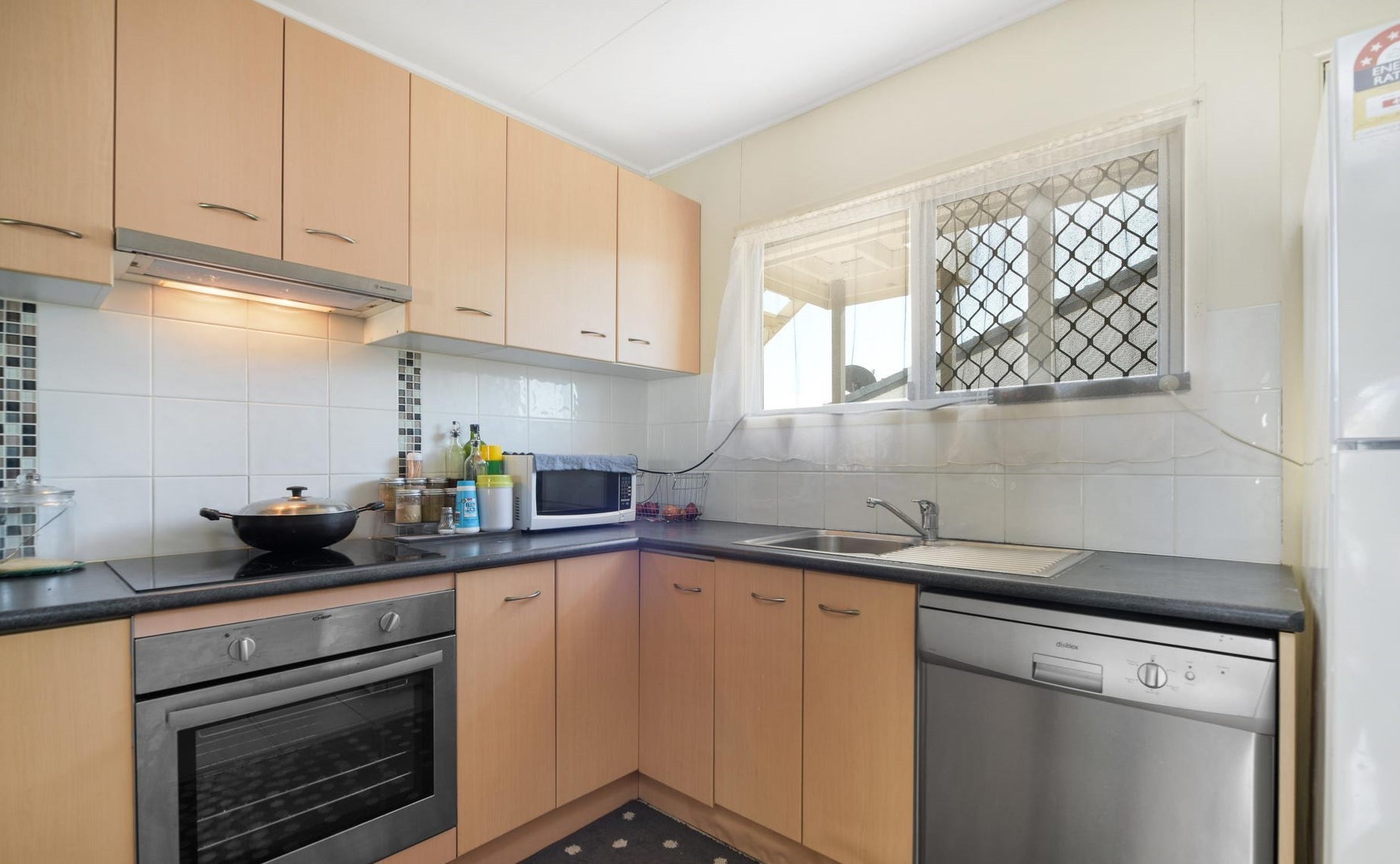 2/2 Walters Avenue, West Gladstone, QLD 4680