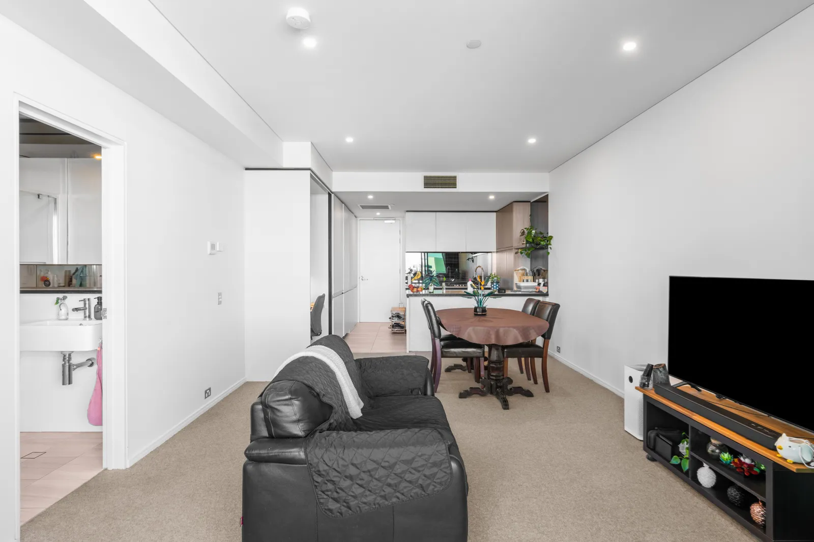 1111/9 Christie Street, South Brisbane
