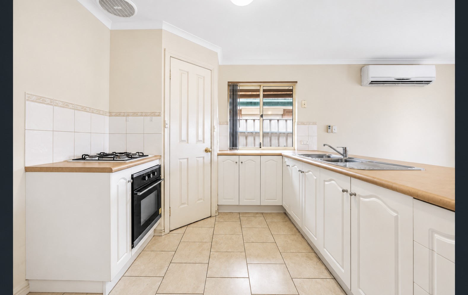 24 Quantock Crescent, Craigmore, SA 5114