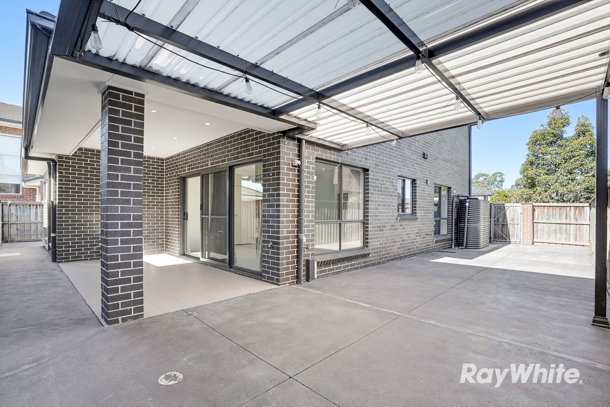 16 Everingham Street — photo 9 of 9