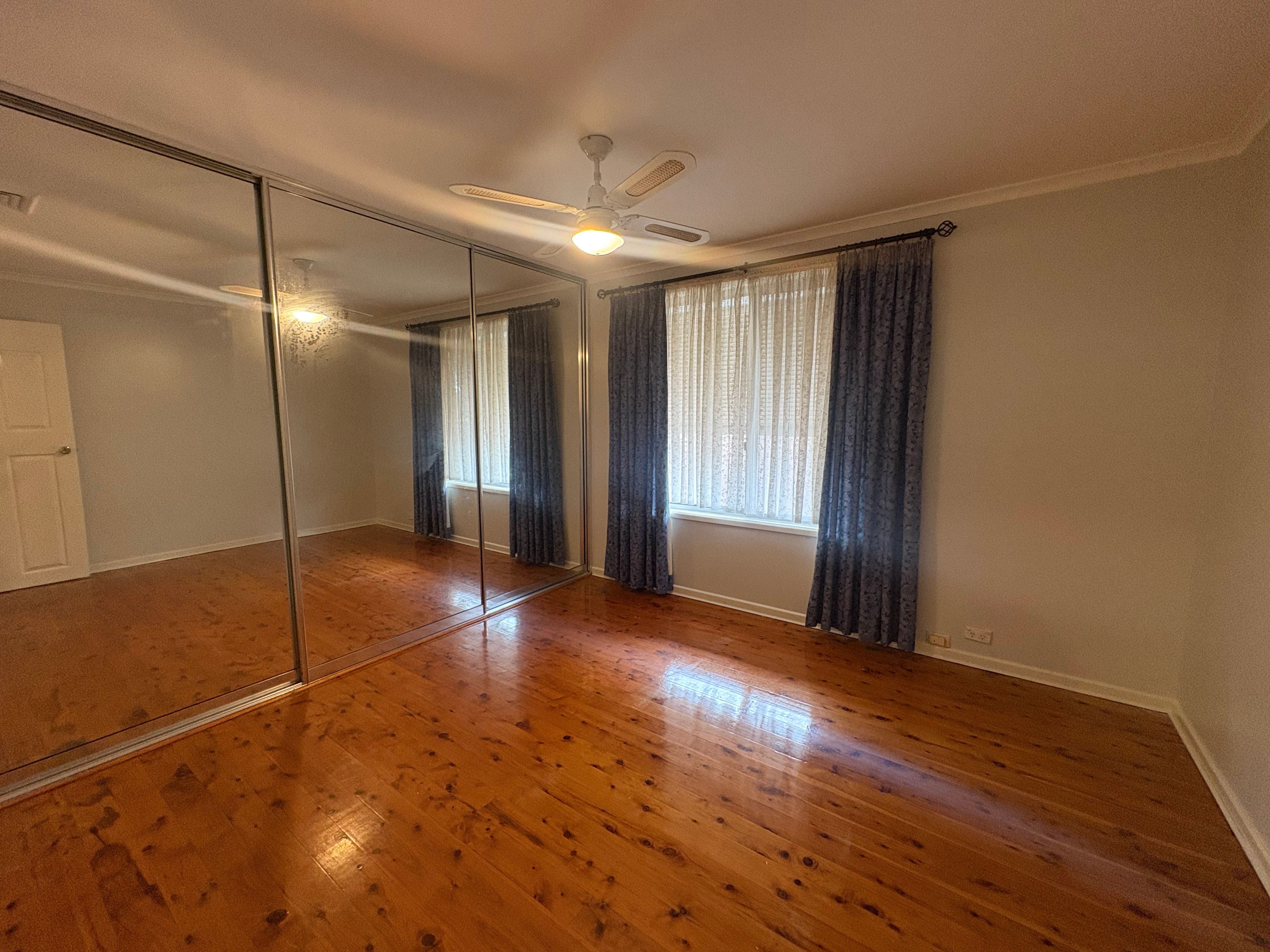 15 McCartney Crescent, St Clair, NSW