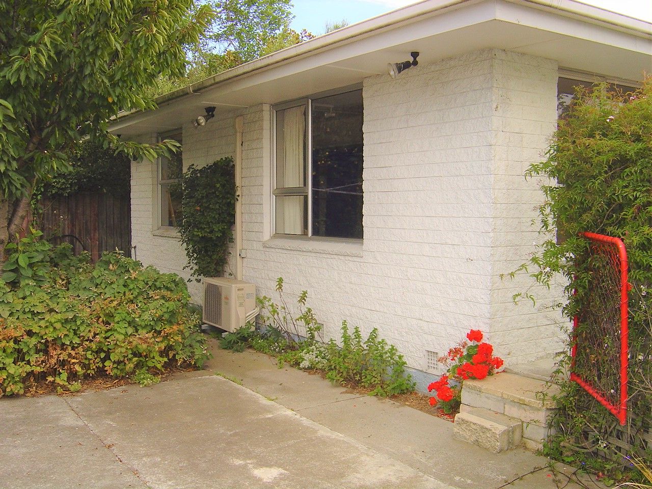 2/4 Grove Road, Addington, Christchurch City