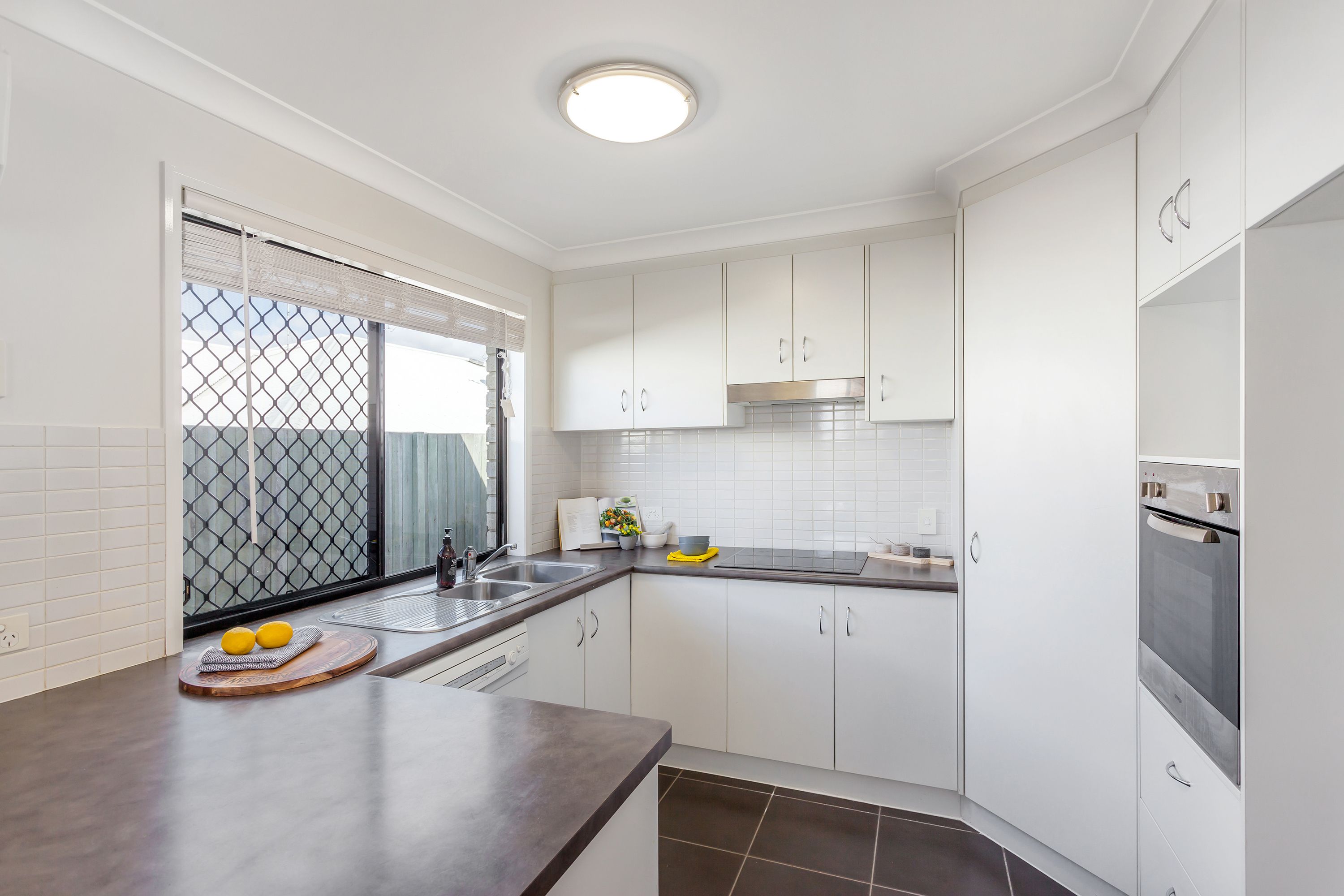 Unit 1/4 Nabiac Close, Kearneys Spring, QLD 4350