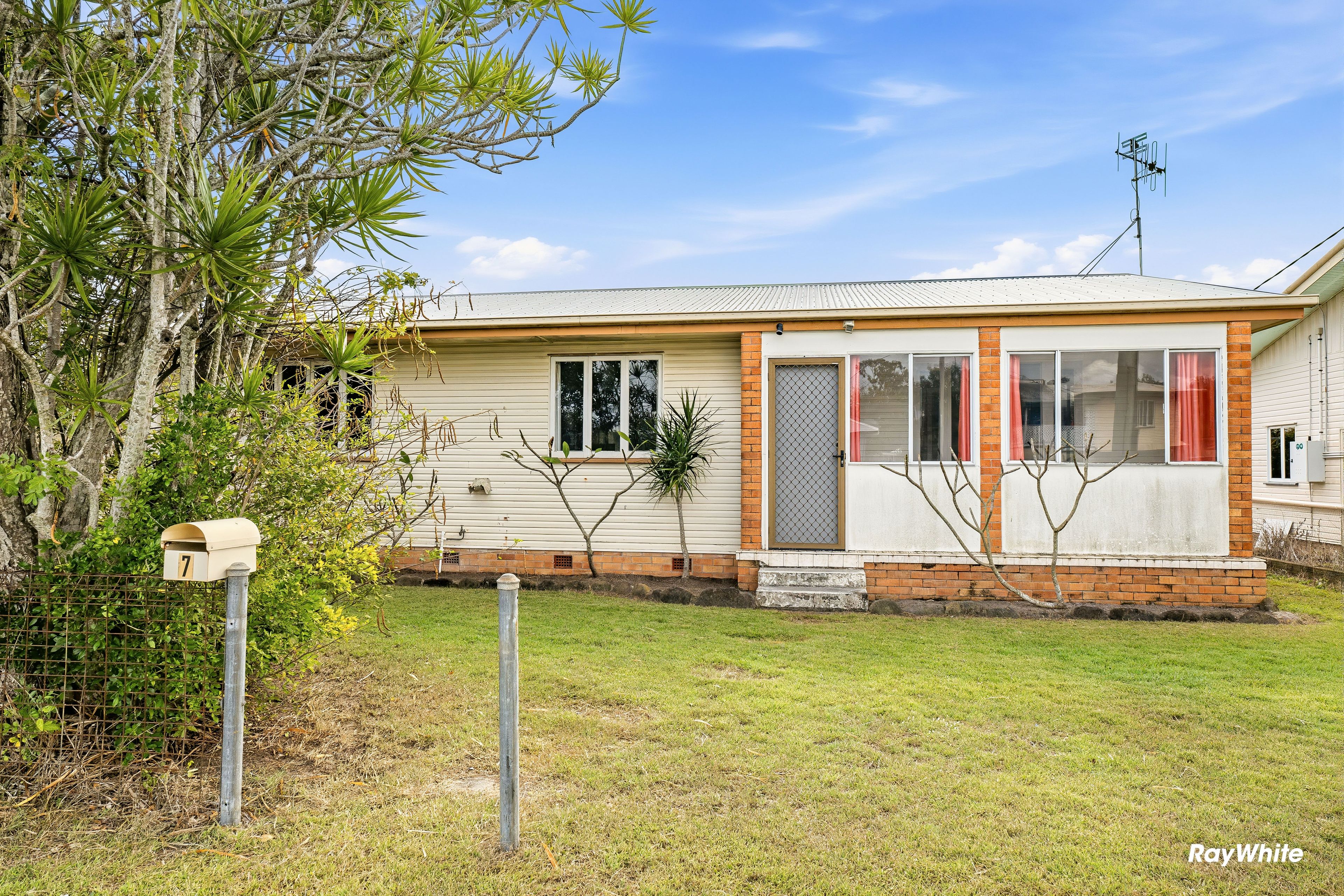 7 Crane Street East, Kepnock, QLD 4670
