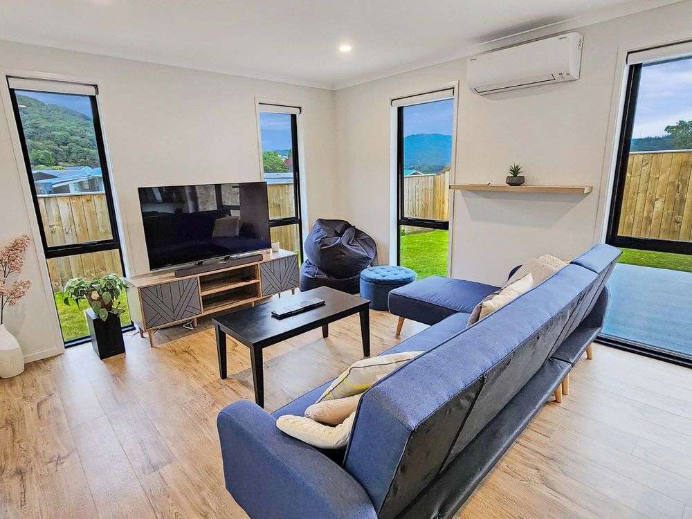 72 Antrim Crescent photo 4