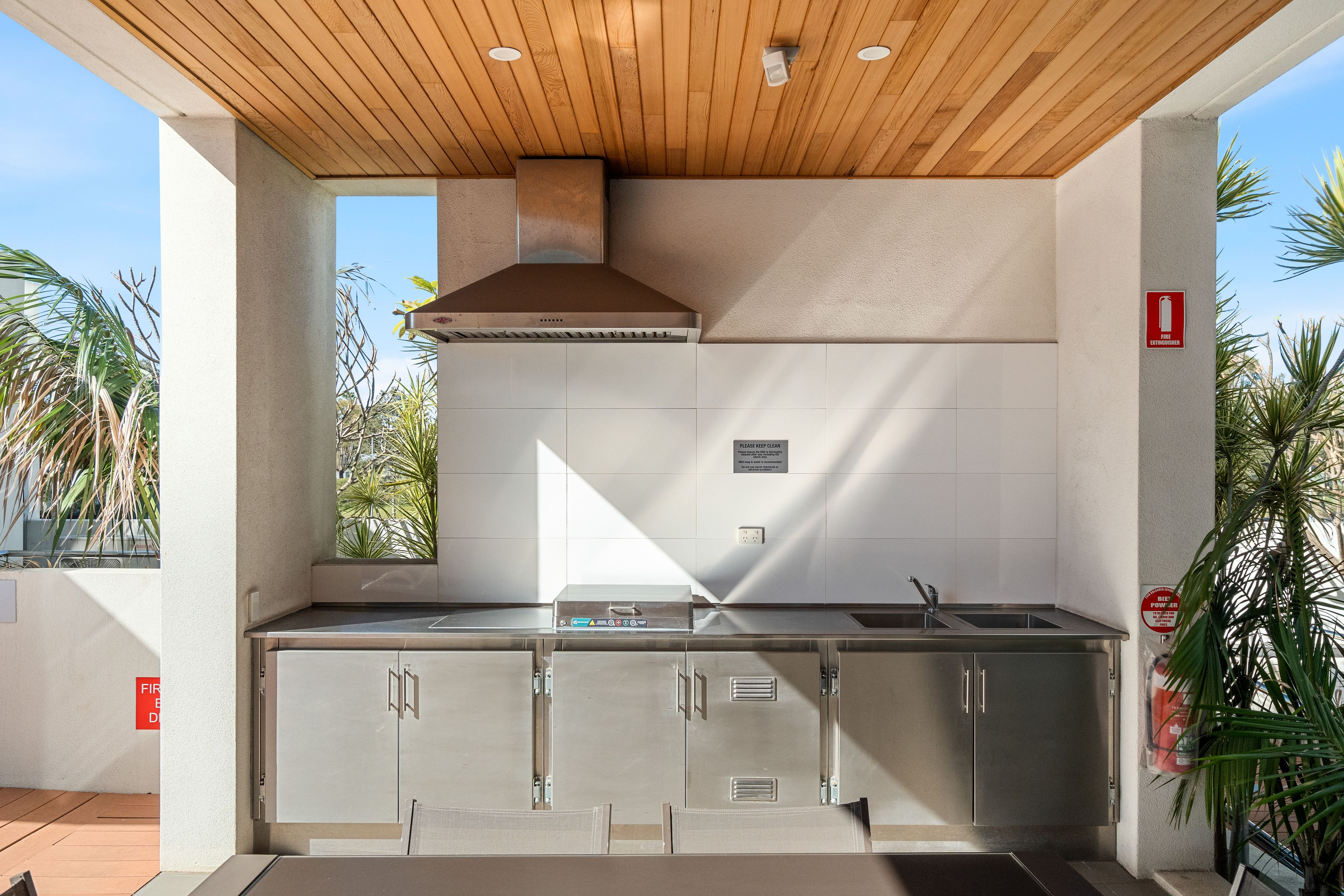 Top Floor Living with Exceptional Expansive Outdoor Living Space — photo 5 of 7