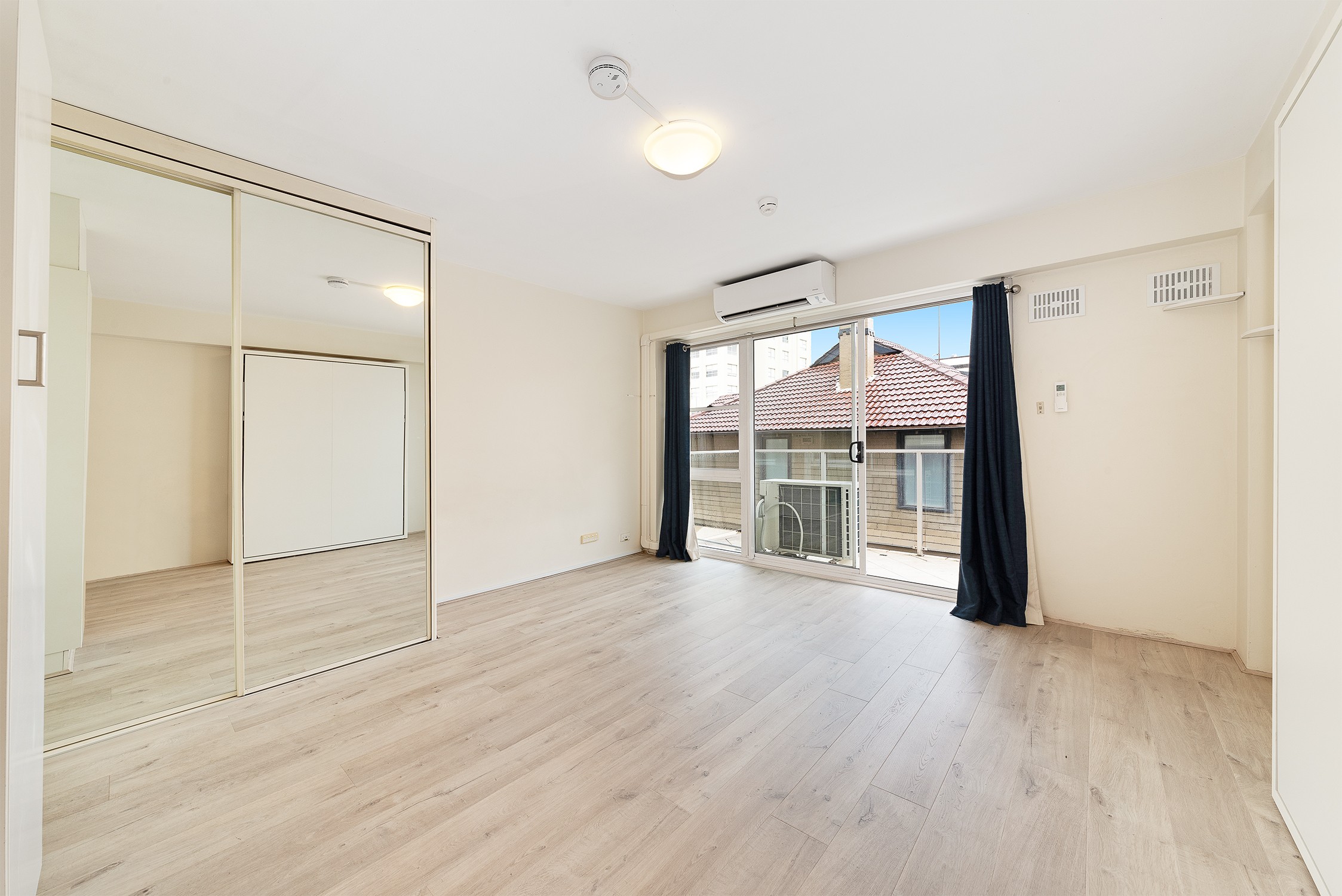 24/17 East Crescent Street, McMahons Point, NSW 2060