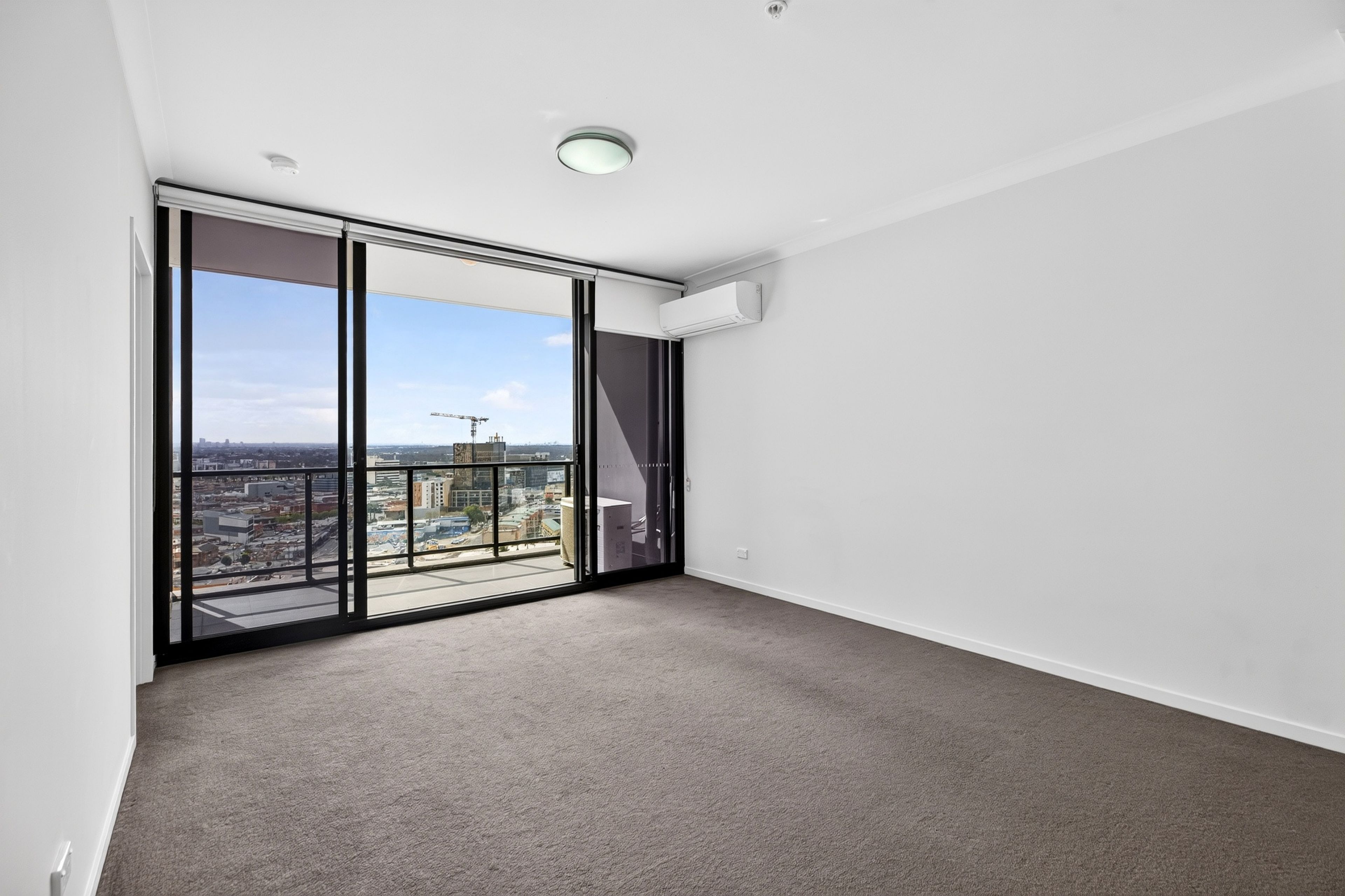 Unit 1806/420 Macquarie Street — photo 9 of 29