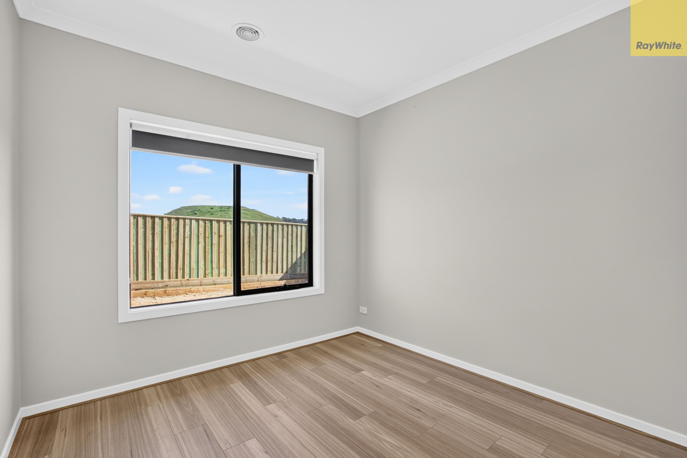 18 Armstrong Rise — photo 9 of 11