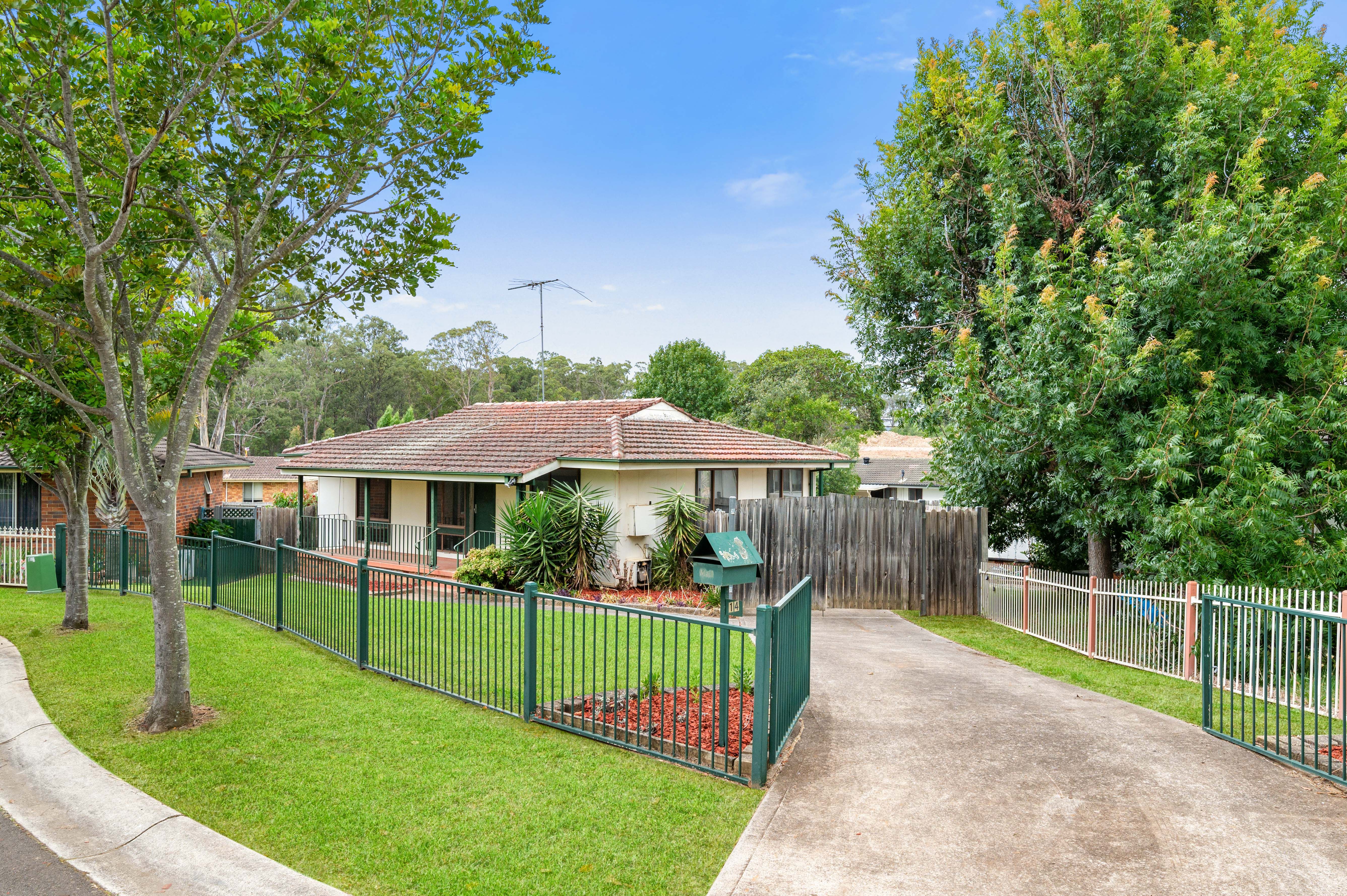 14 Karingal Place, Bradbury, NSW 2560