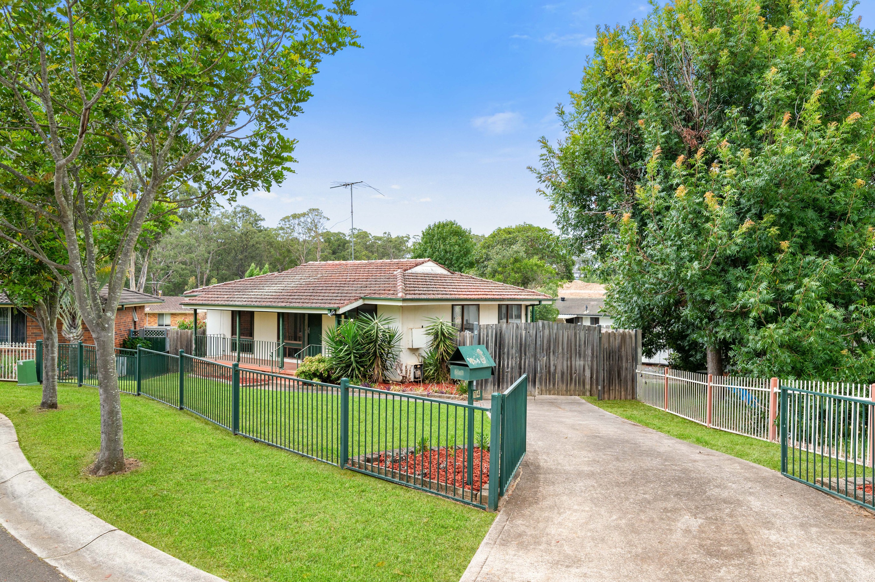 14 Karingal Place, Bradbury, NSW 2560