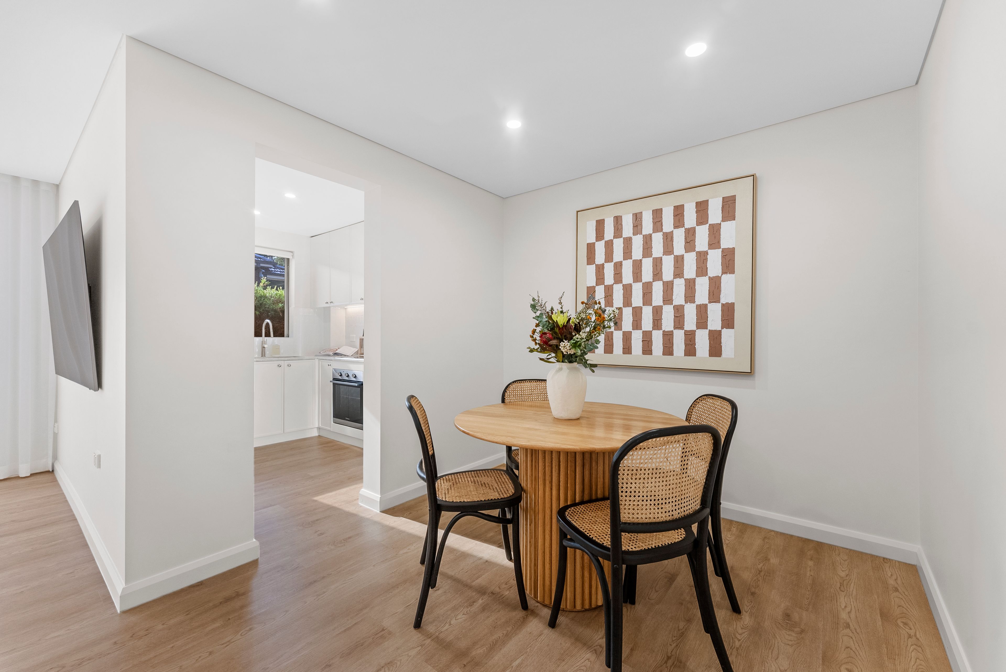 3/2 Corby Avenue — photo 3 of 20