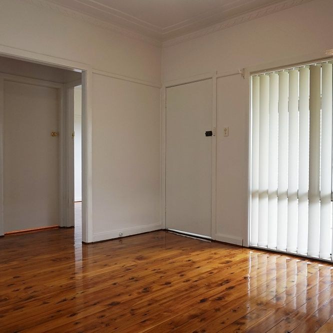 21 Dan Street, Campbelltown, NSW 2560