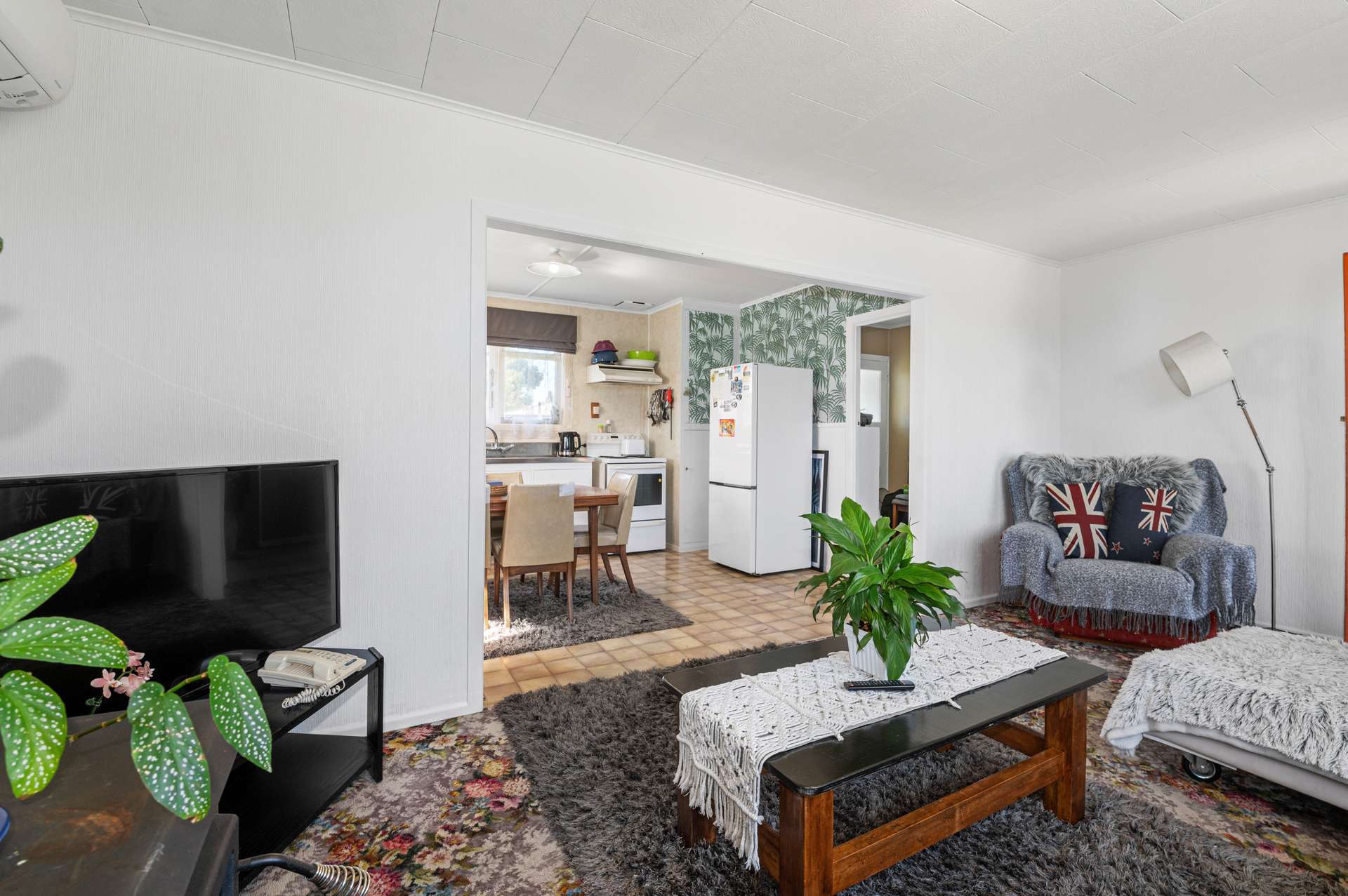 7 Montrose Place photo 1