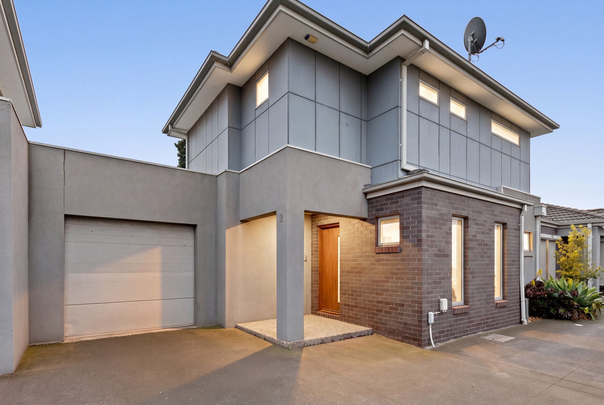 2/20 Stenhouse Avenue — photo from Ray White Altona