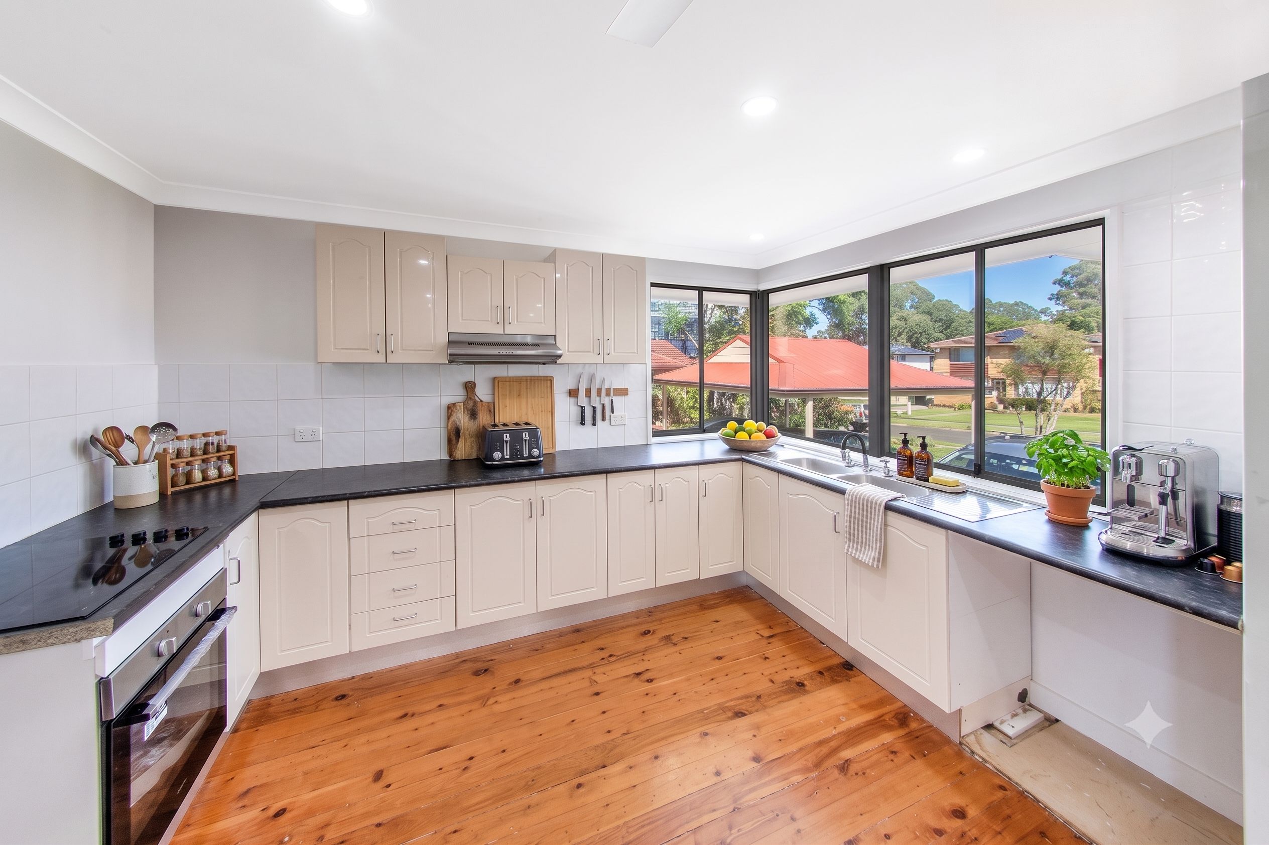 6 Hyacinth Street — photo 3 of 10