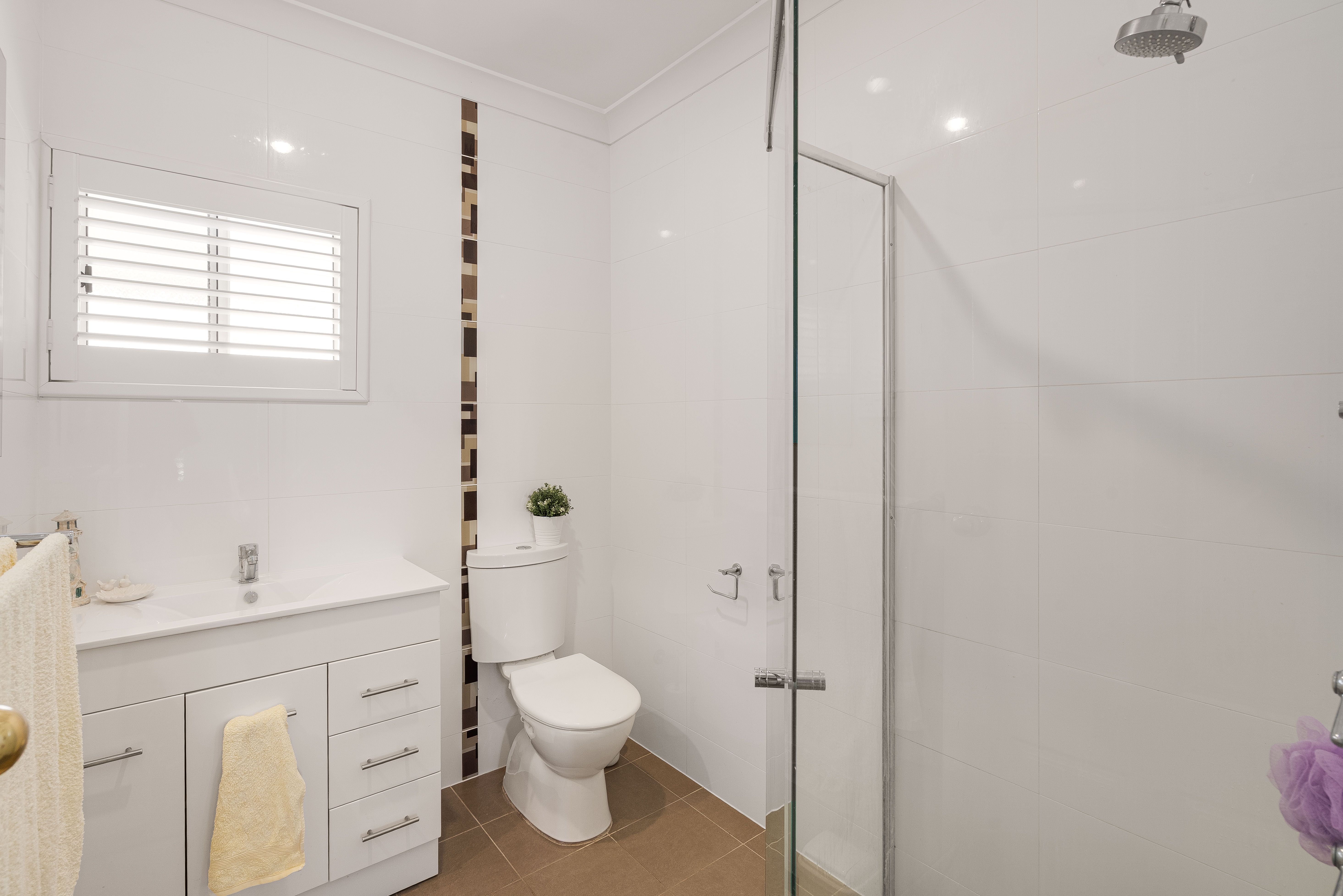 6 Hawkesbury Avenue — photo 13 of 22