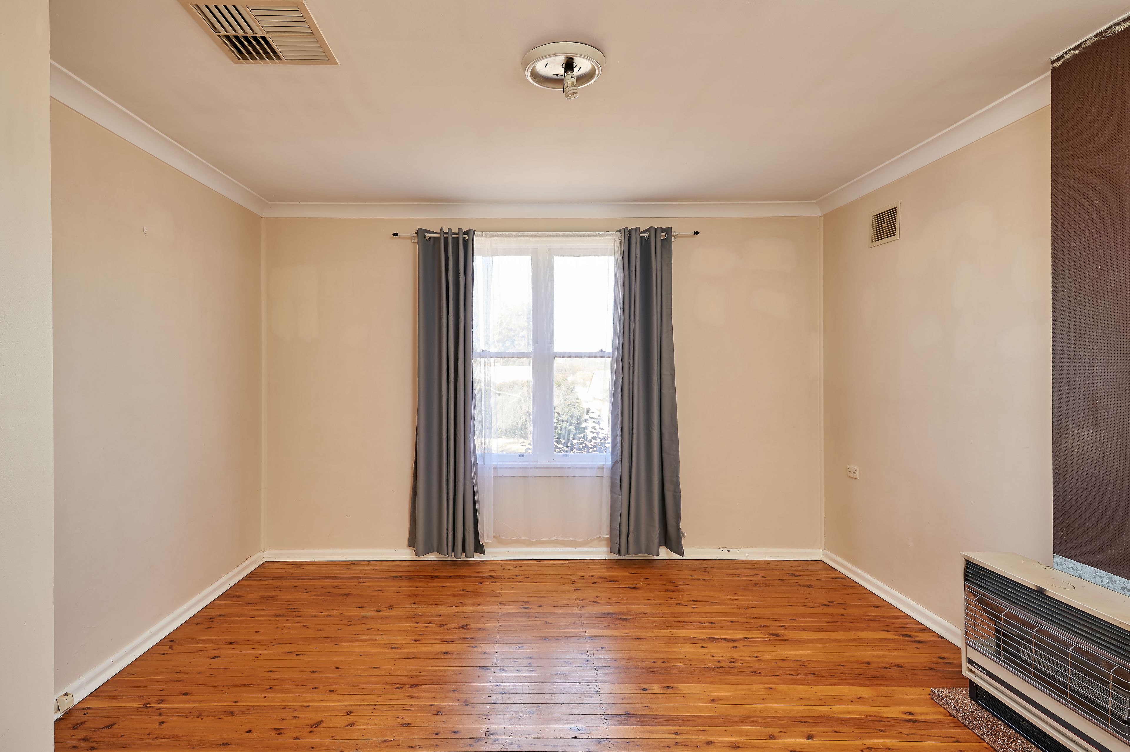 31 Gilmore Avenue, Mount Austin, NSW 2650