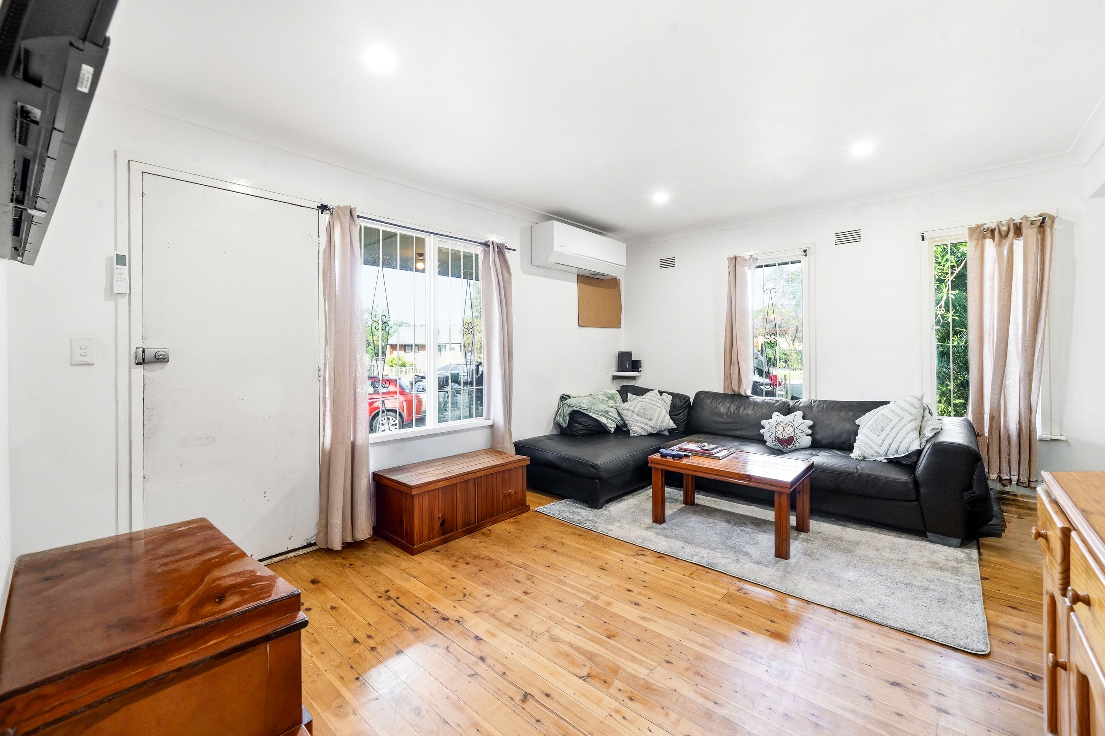 9 Parkes Crescent — photo 6 of 14