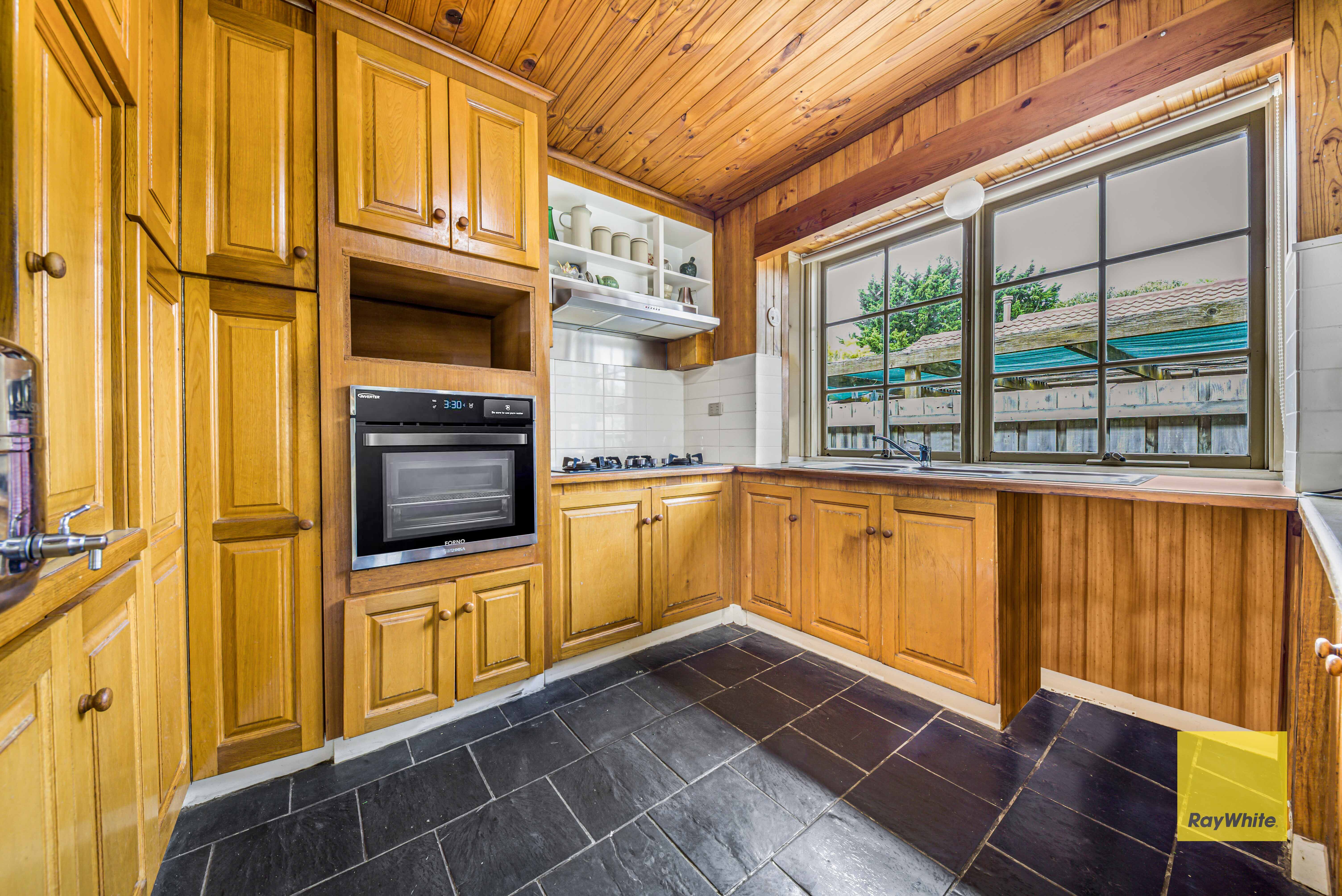 8 Adele Court — photo 9 of 23