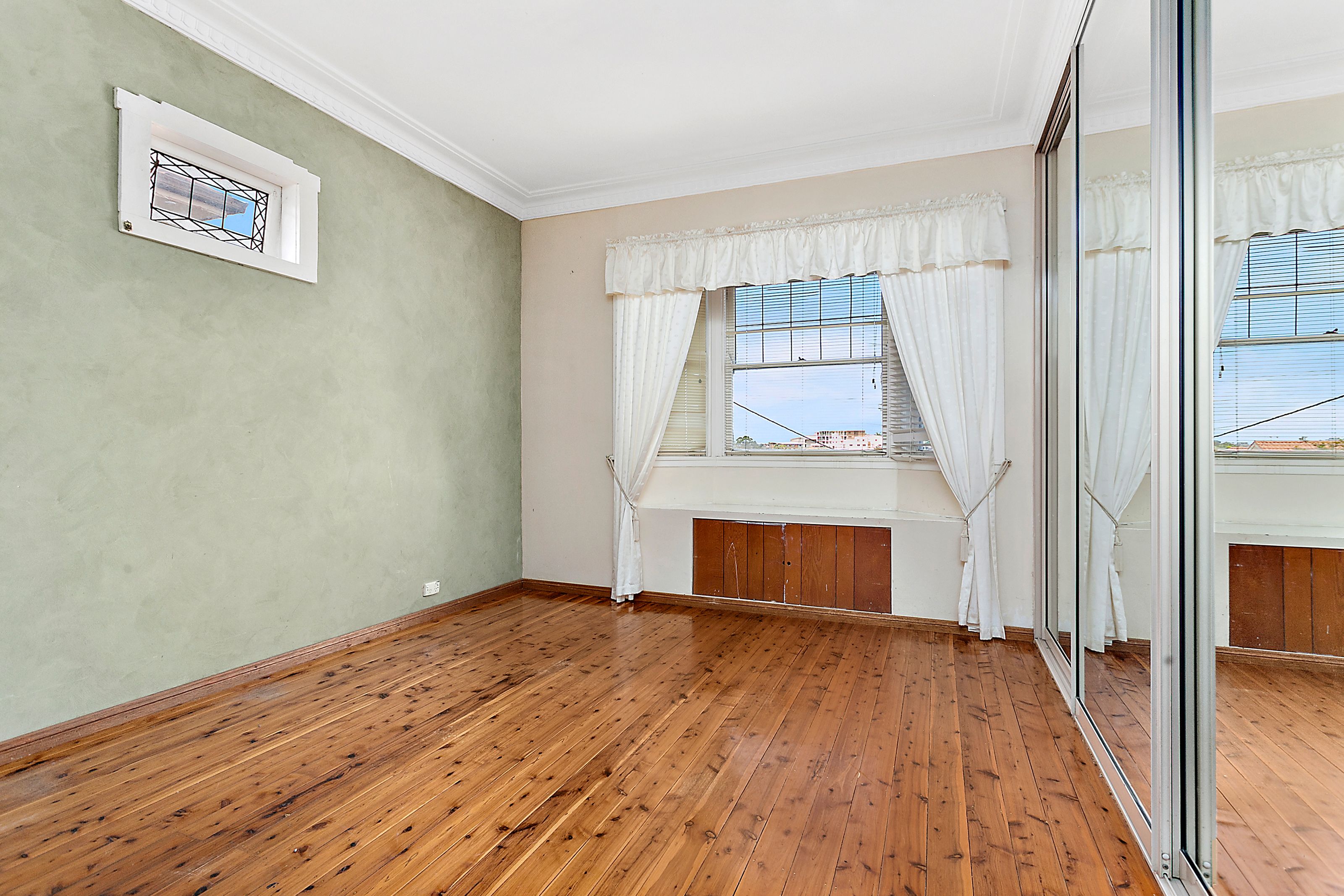32 Hillcrest Street, West Wollongong, NSW 2500