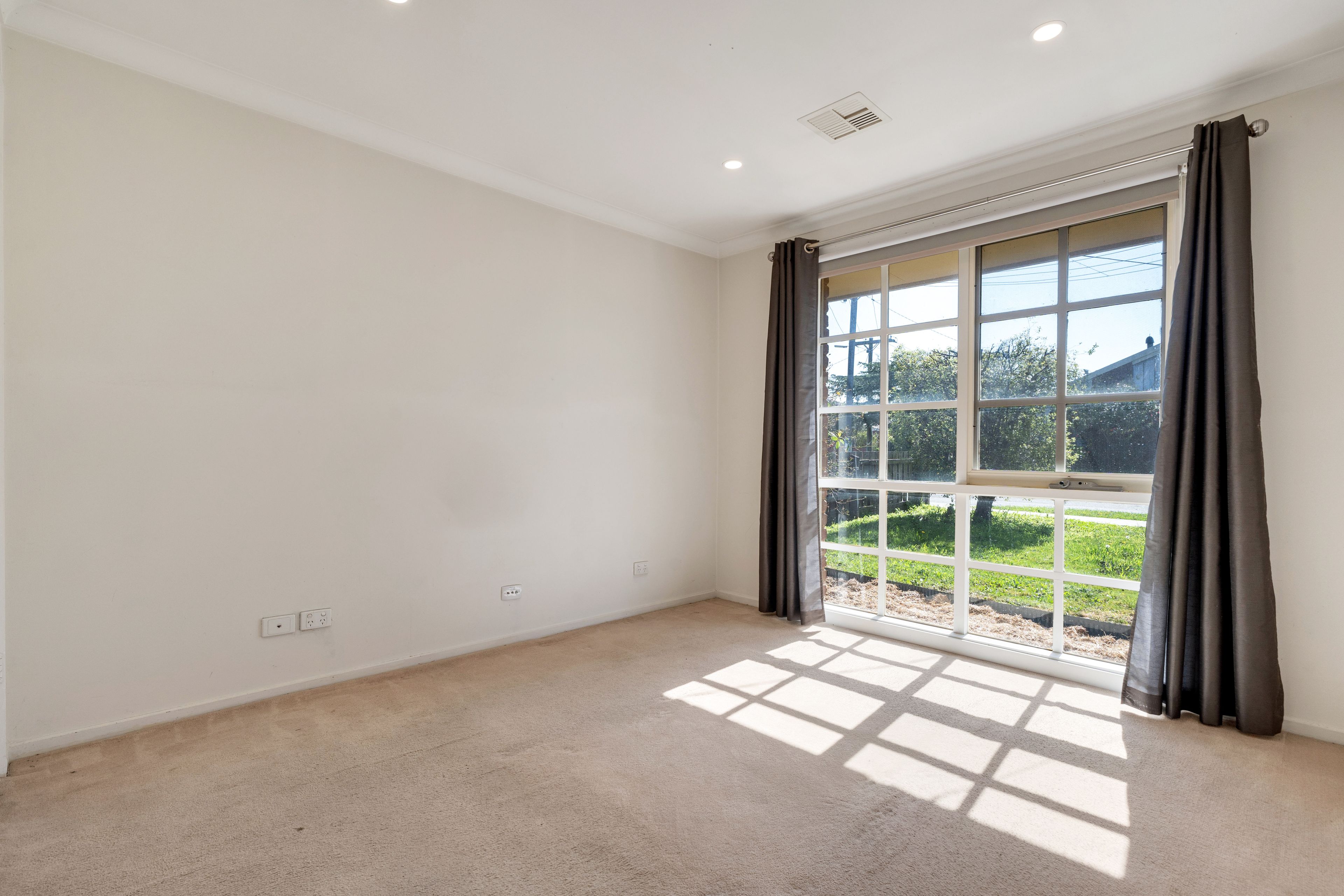 19 Beacon Hills Crescent — photo 7 of 21