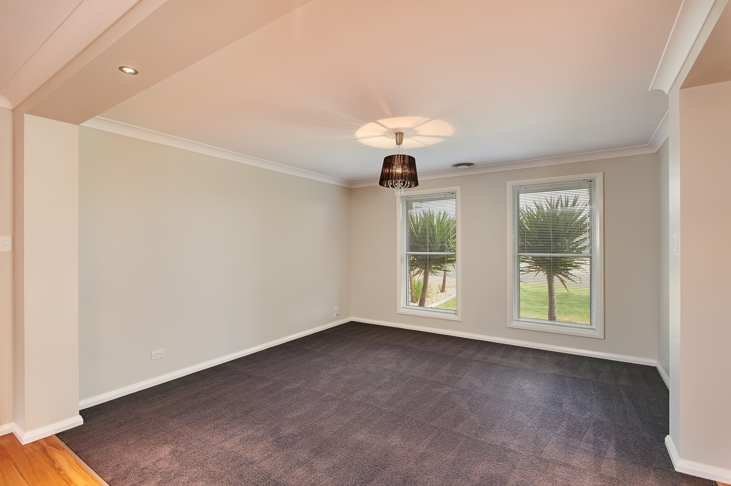1 Warambee Street, Glenfield Park, NSW 2650