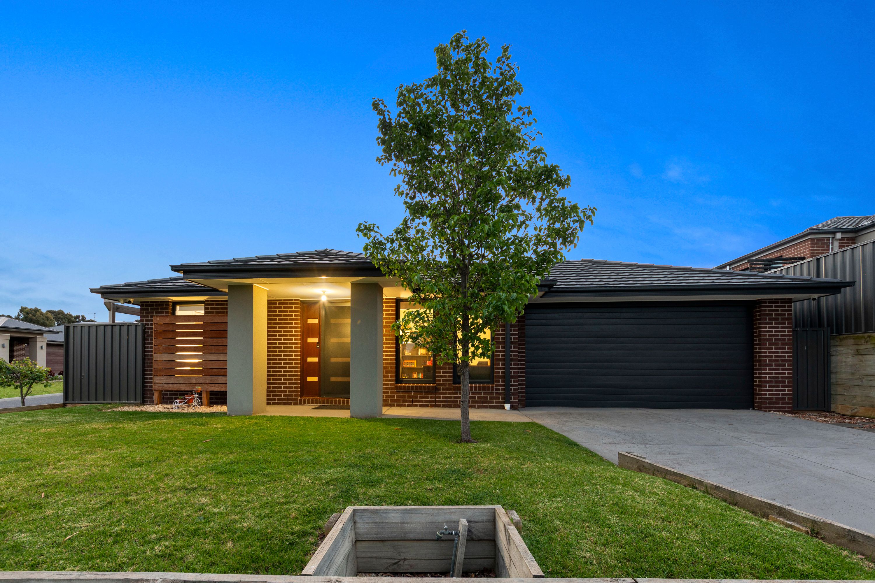 11 Albert Circuit — photo from Ray White Pakenham
