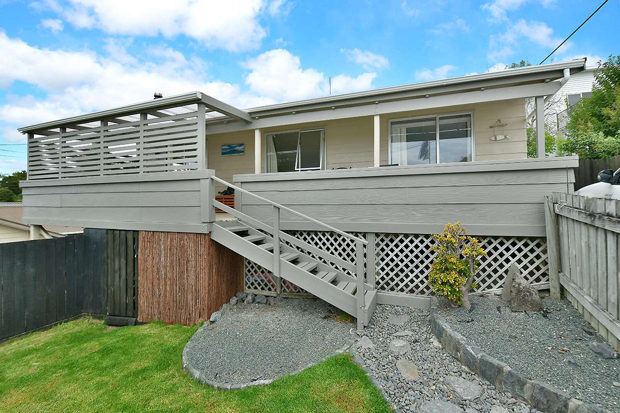 9a Waiora Road photo 0