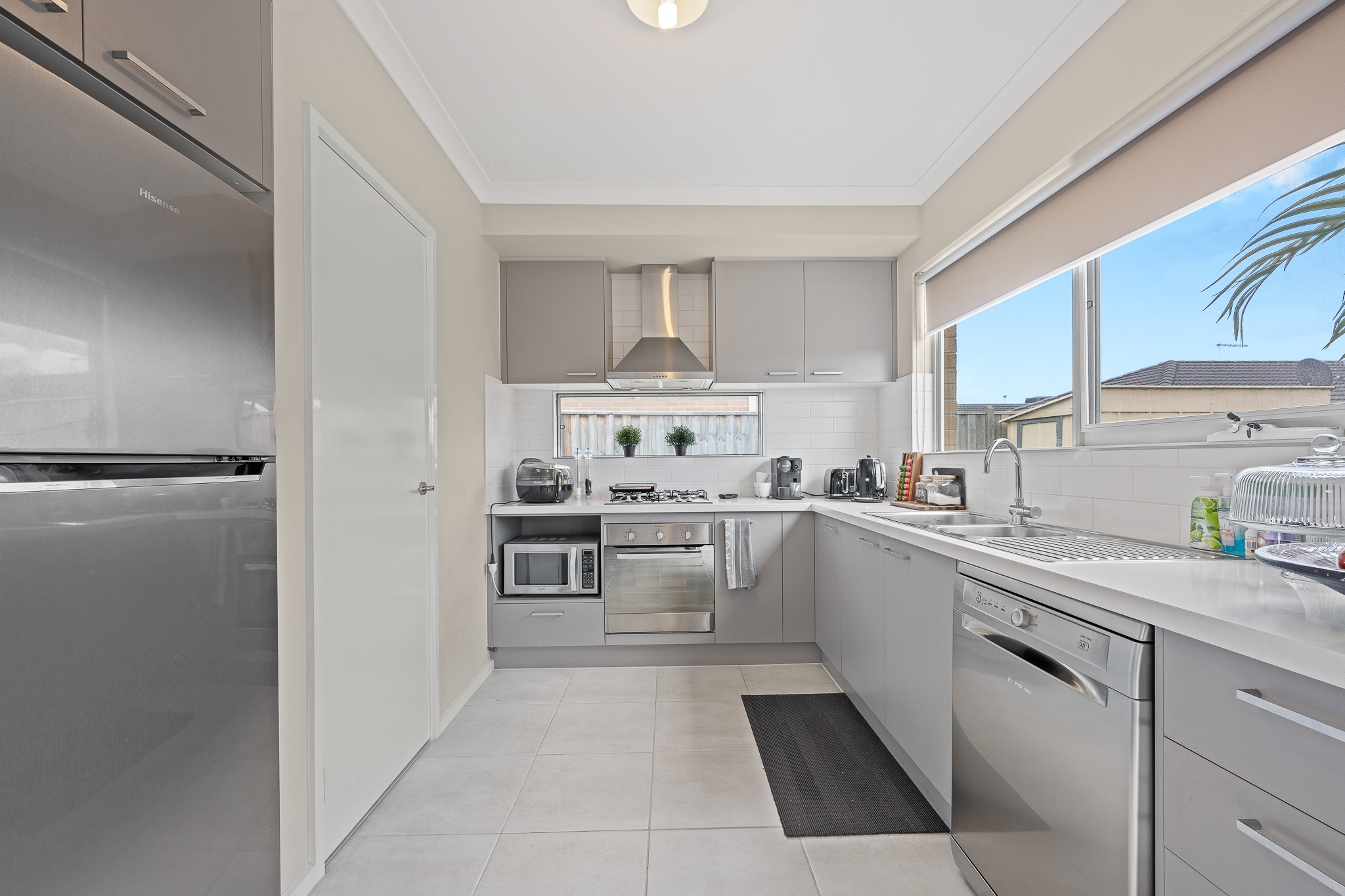 2 Saloon Circuit, Clyde North, VIC 3978