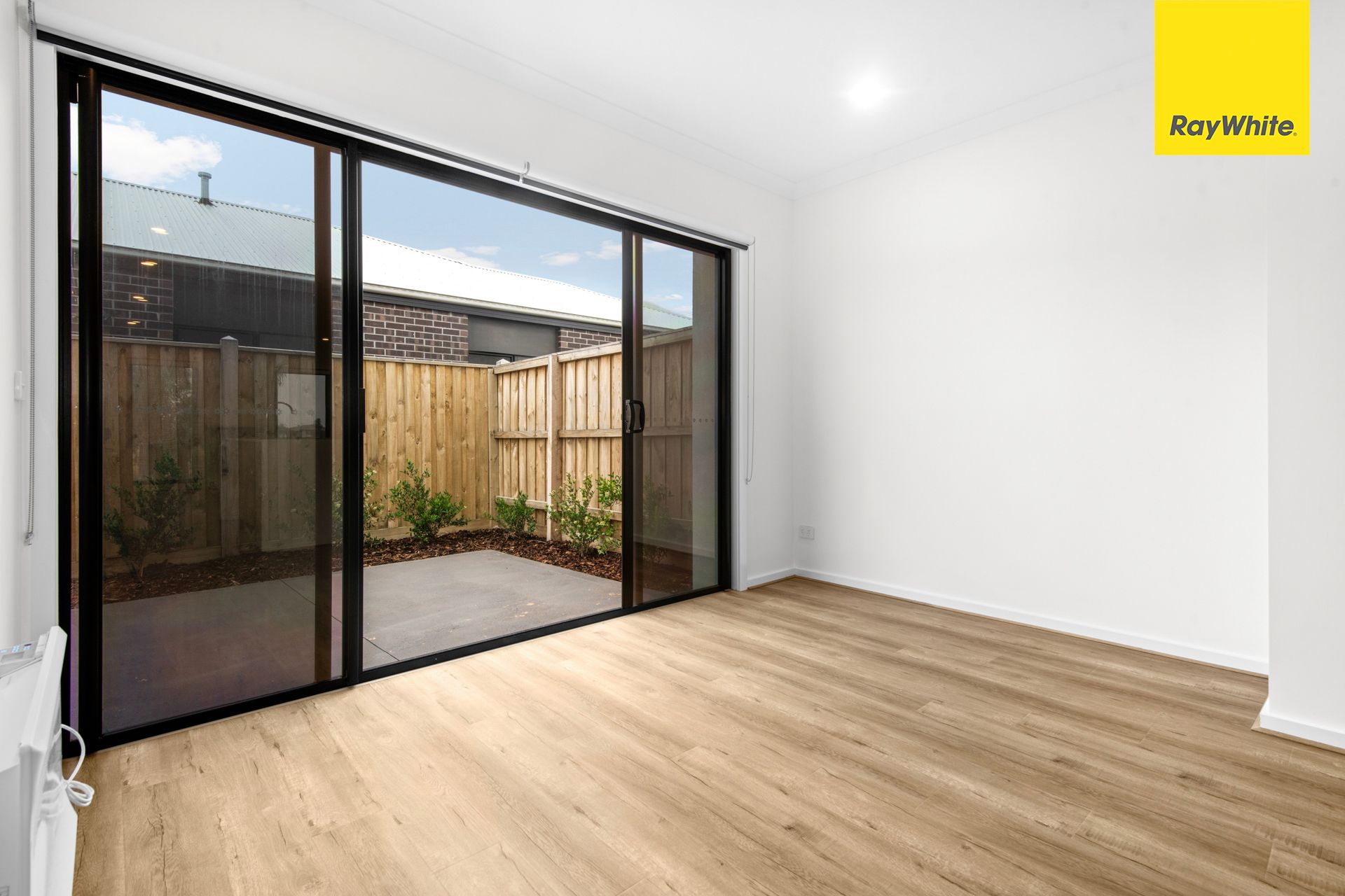 101 Shelterbelt Avenue — photo 3 of 18