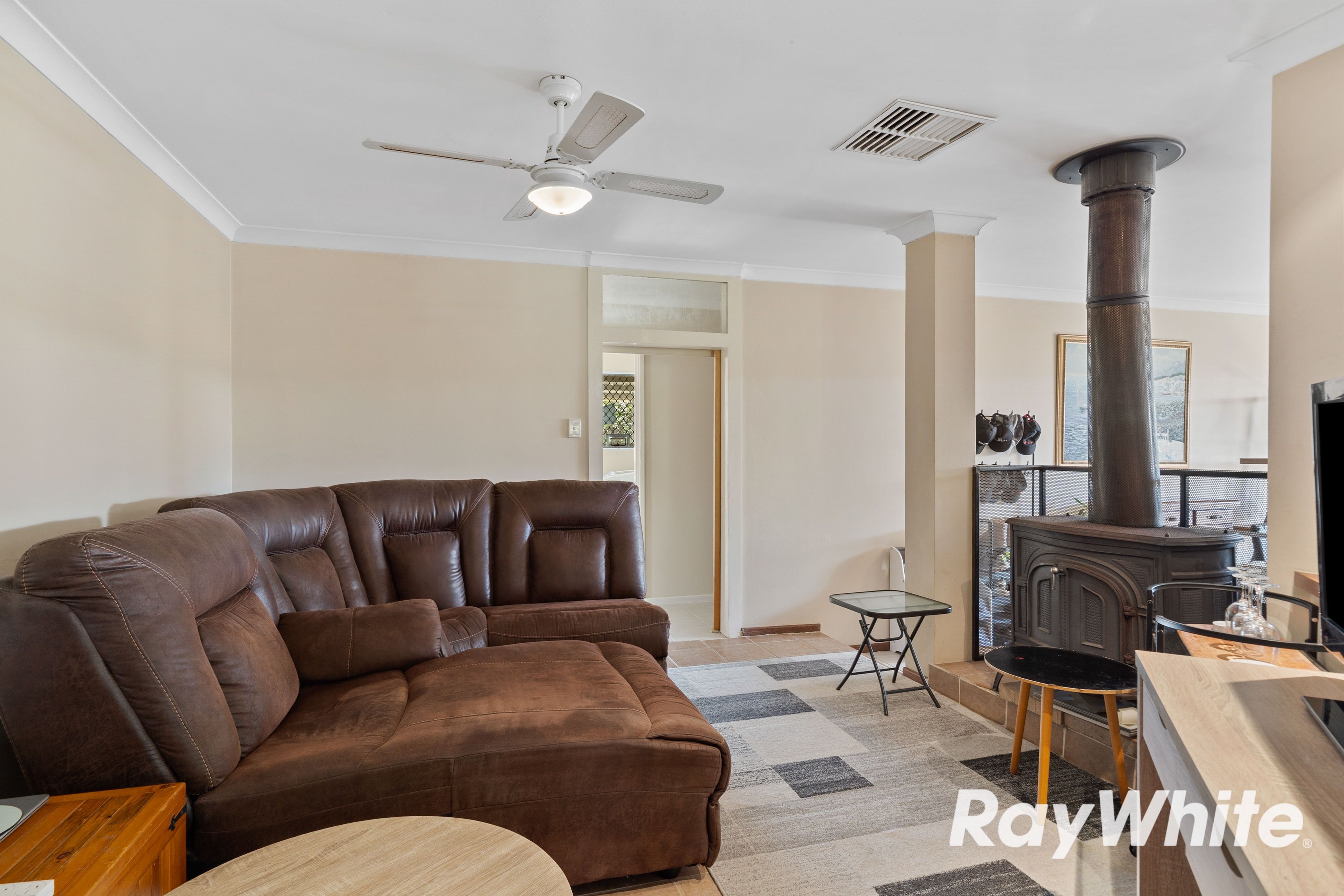 14 Moreton Crescent — photo 6 of 17