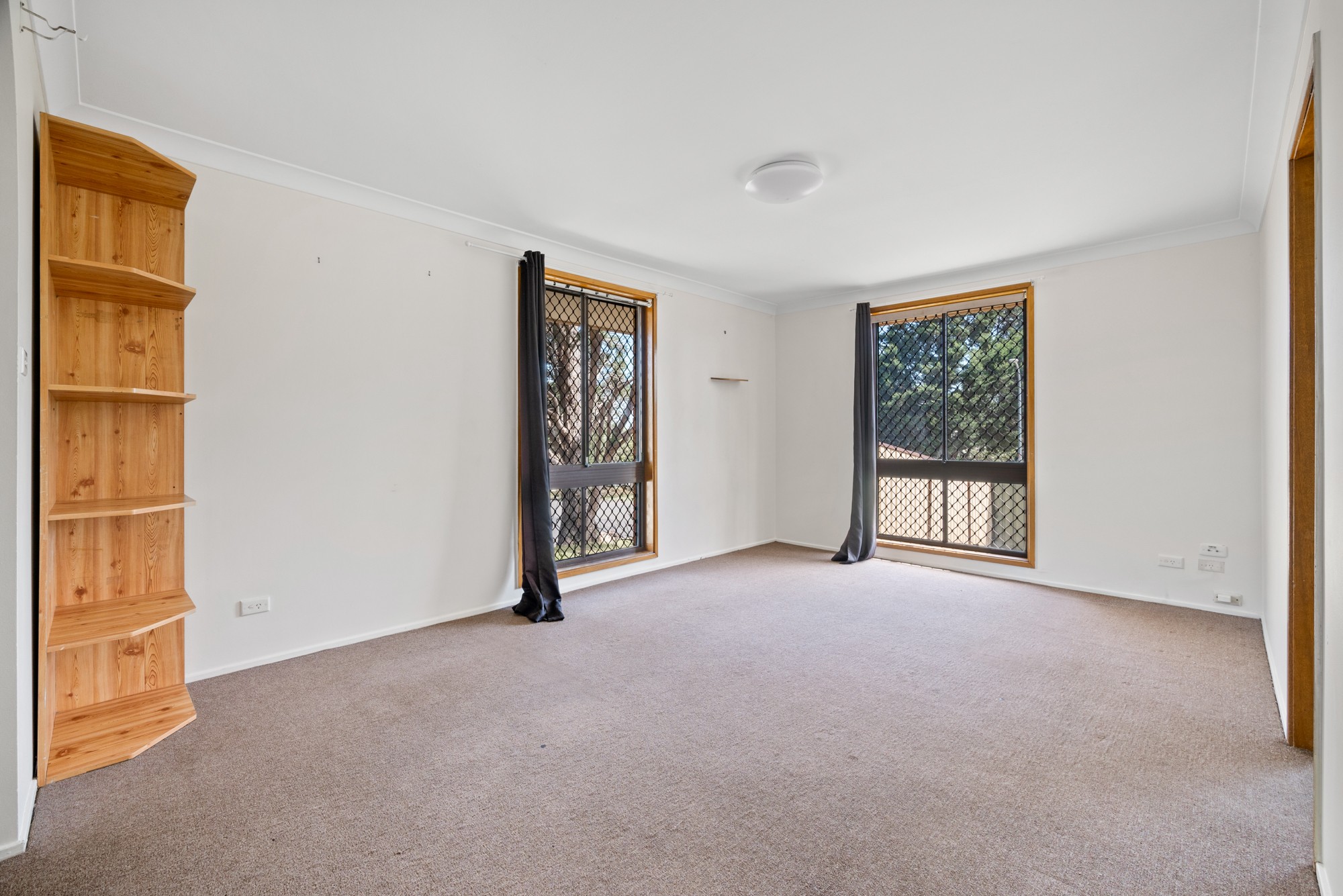 24 Lorenzo Crescent, Rosemeadow, NSW 2560