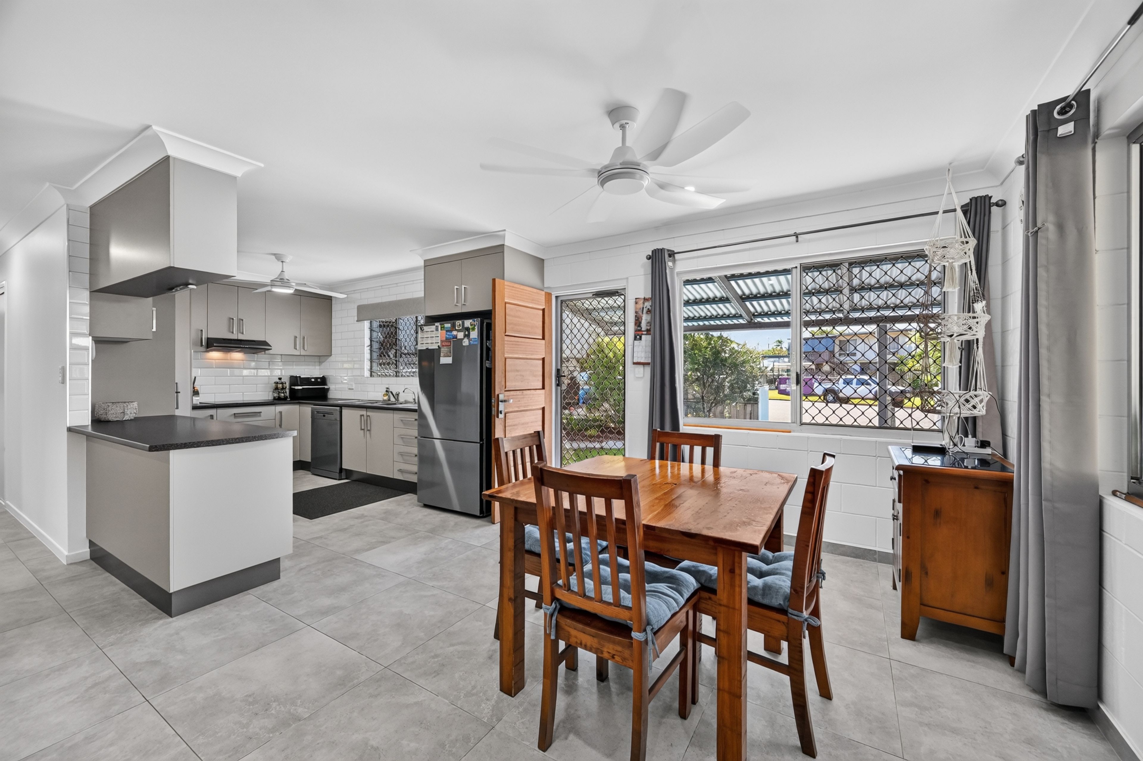 14 Laura Court — photo 7 of 28