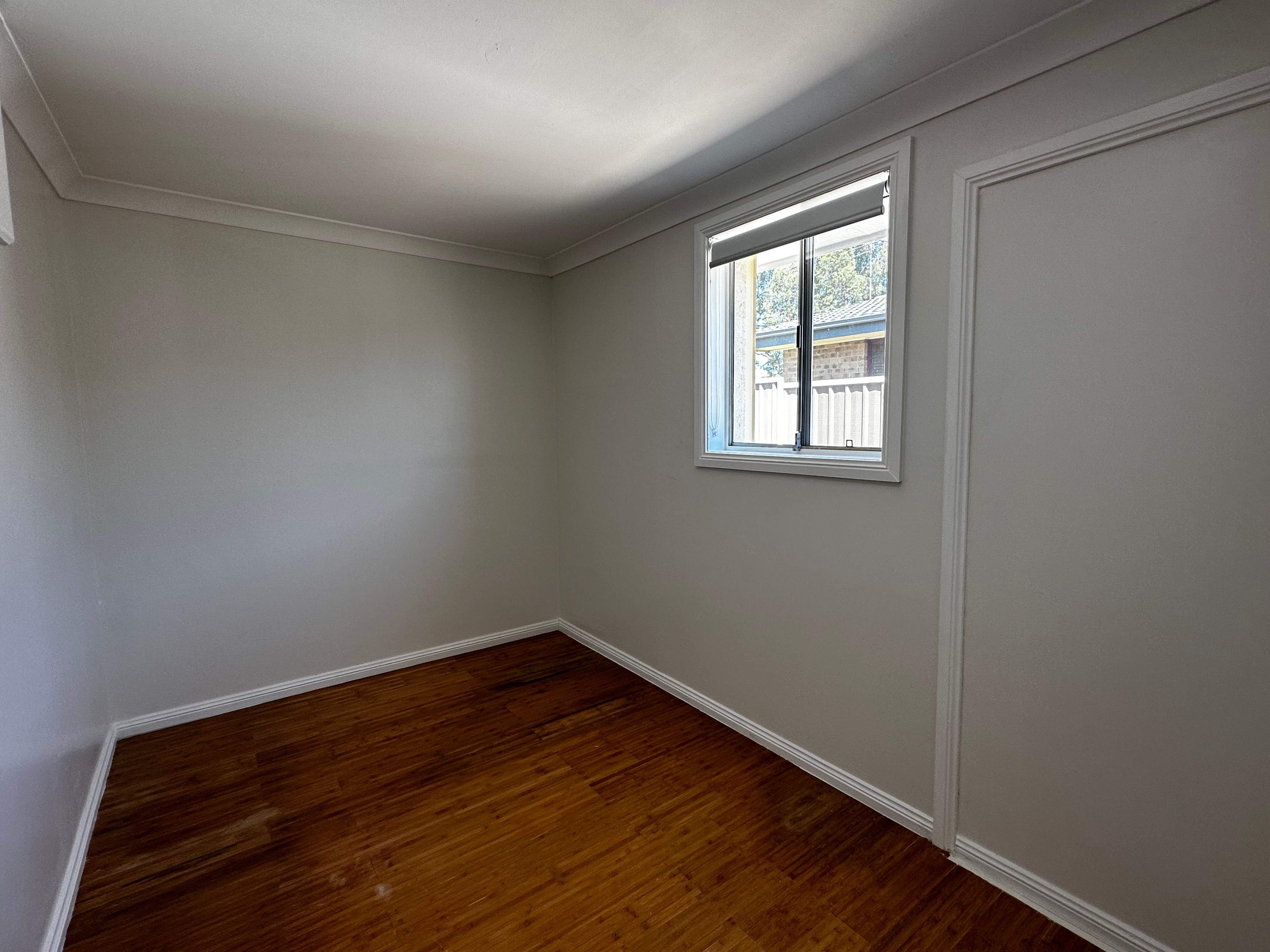 16 Hennesy Crescent — photo 9 of 11