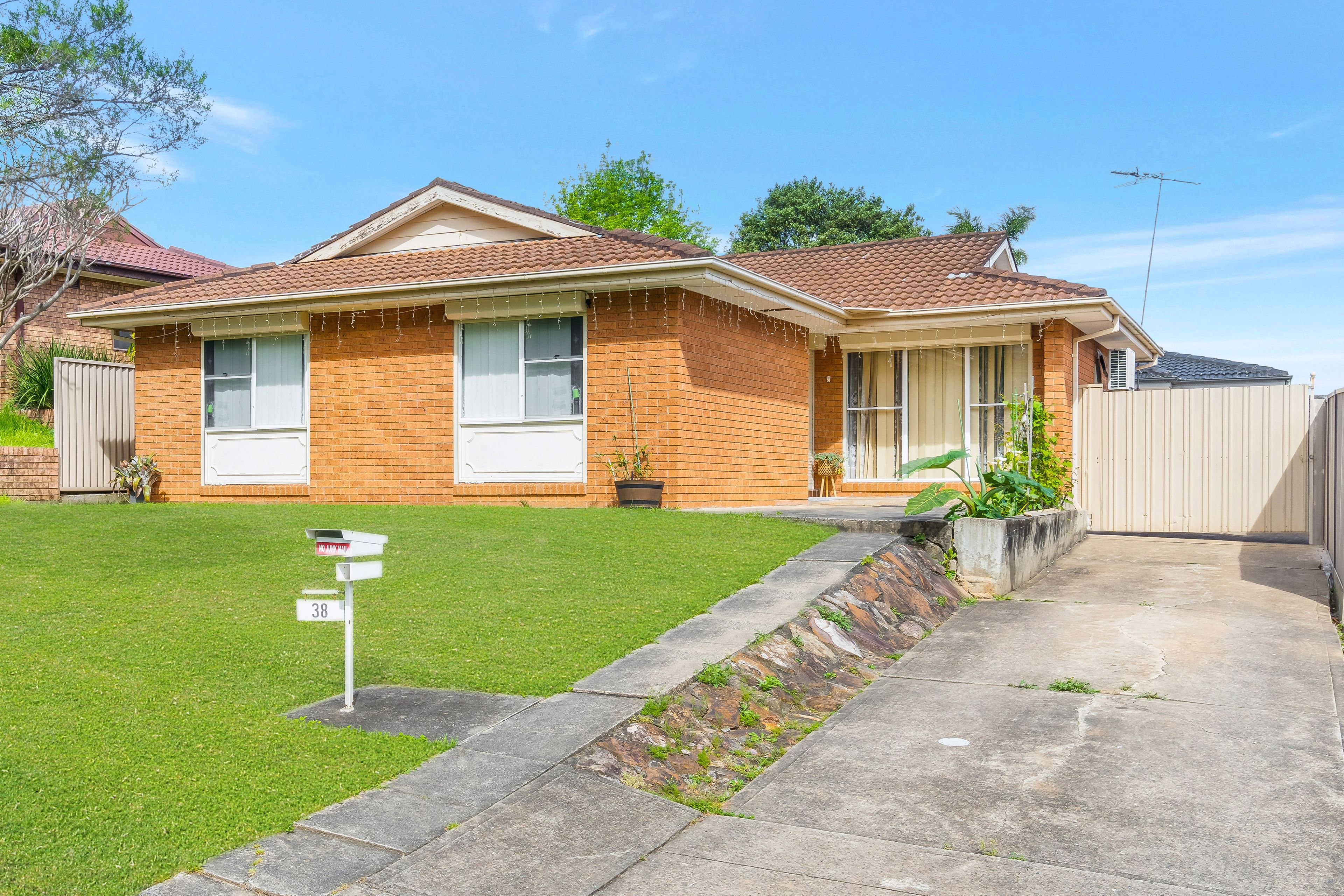 38 & 38a Ben Lomond Street, Bossley Park NSW 2176